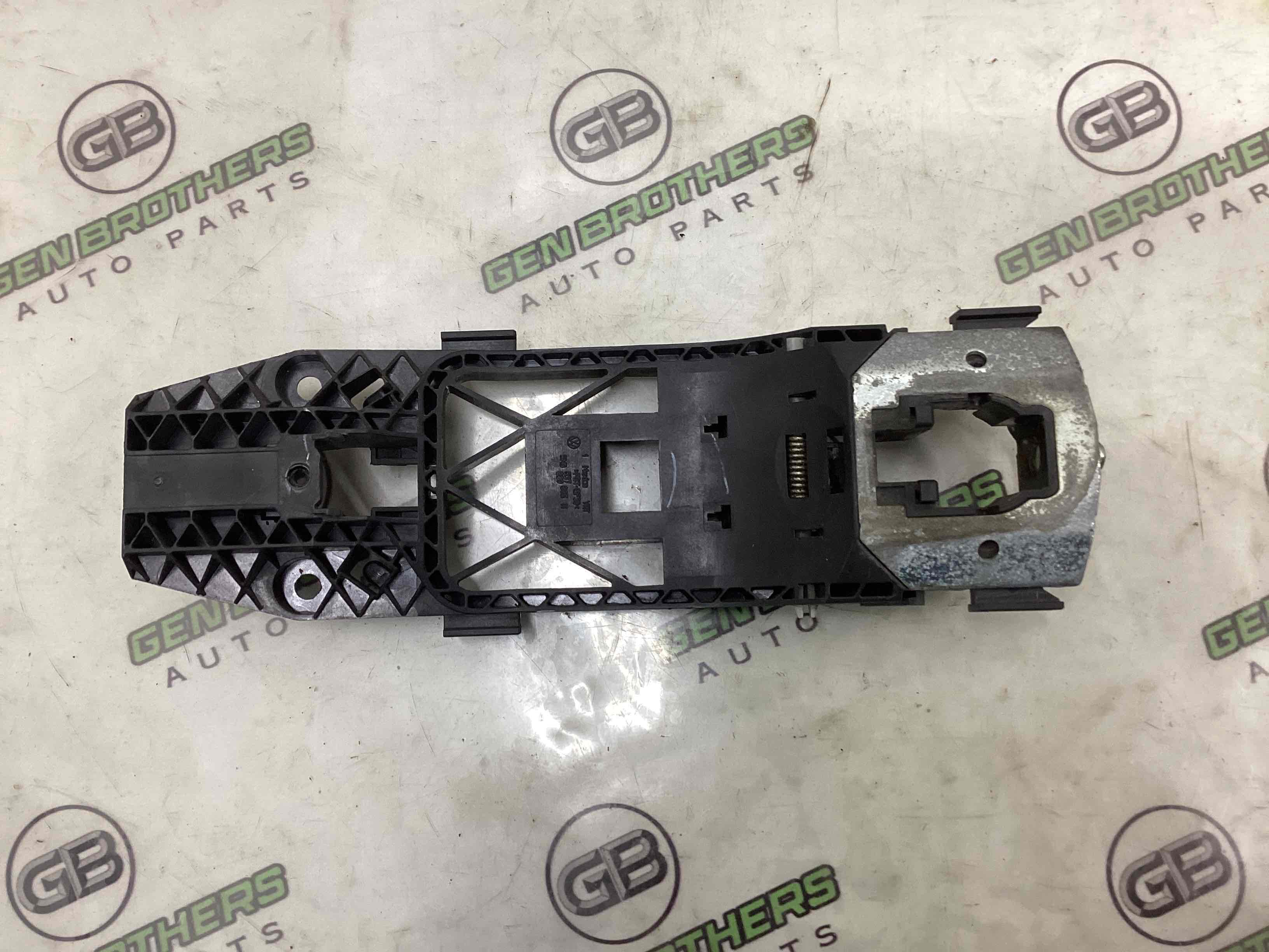 Кронштейн ручки дверей