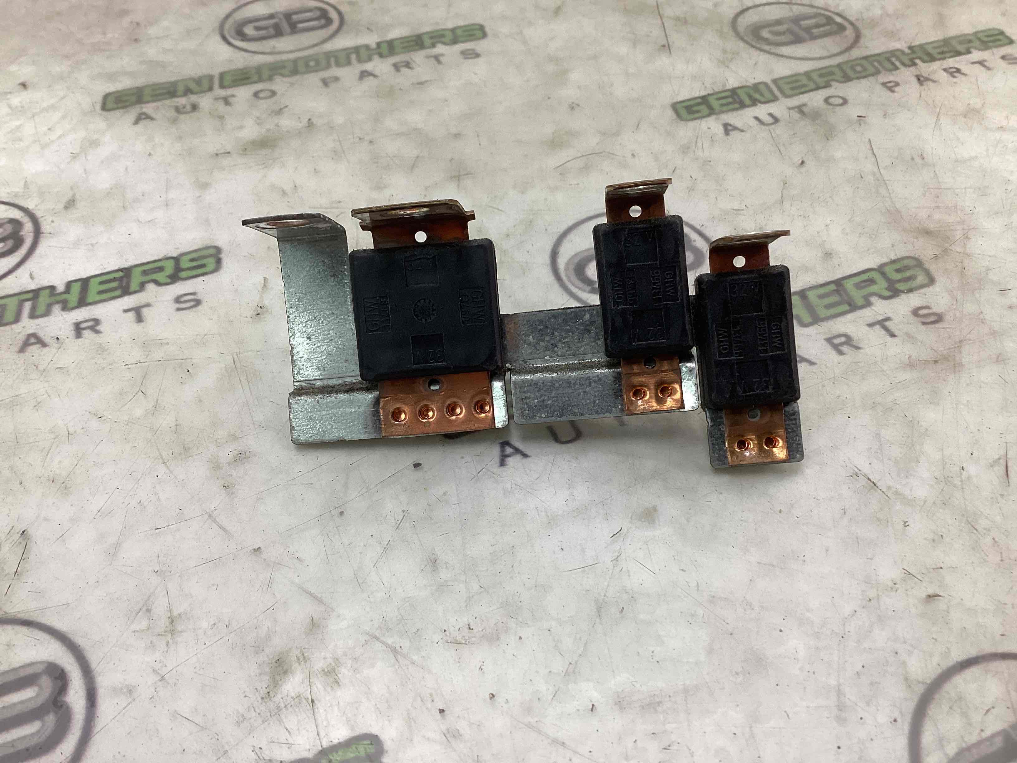 Блок запобіжників (блок реле)