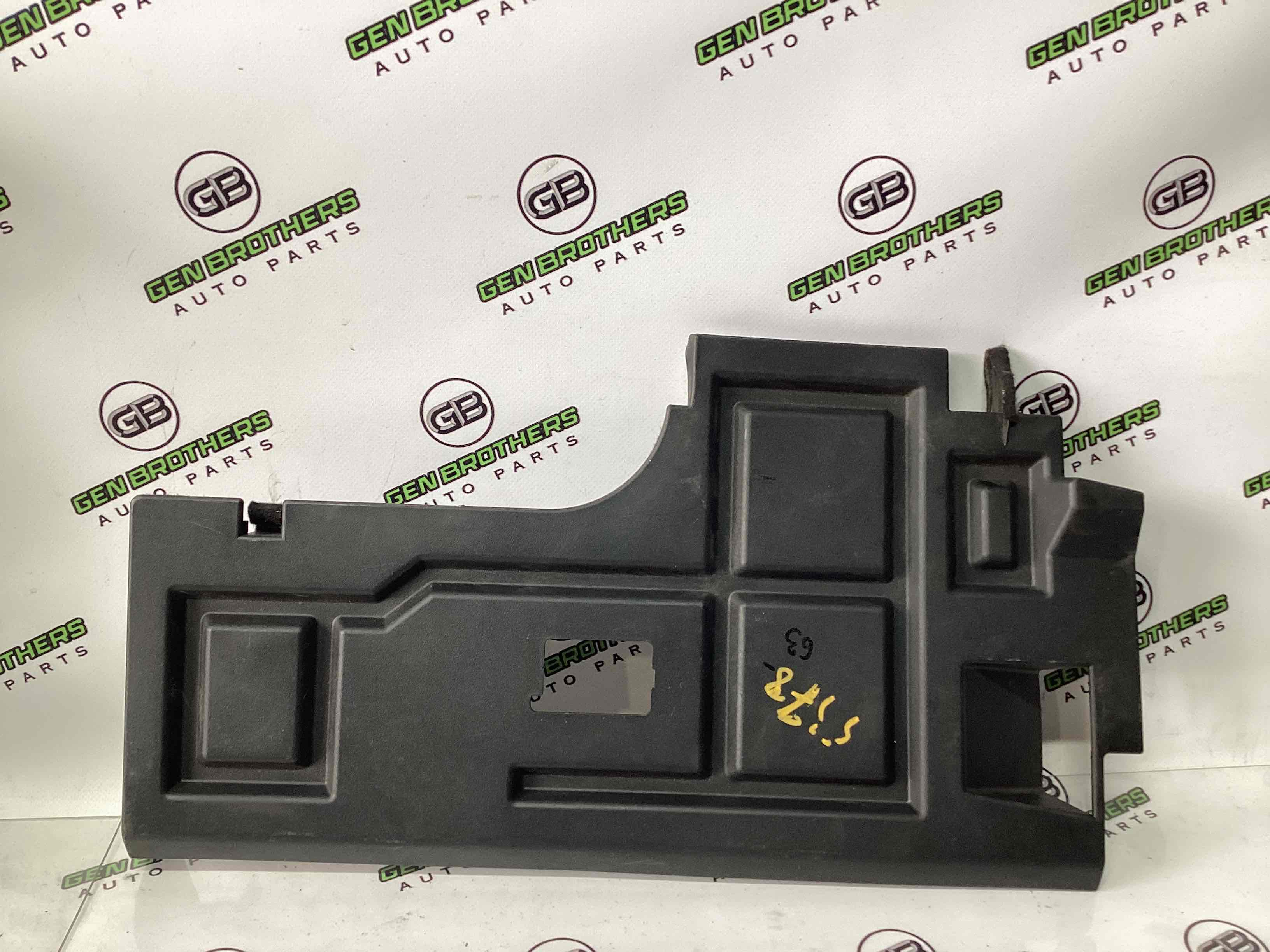 Обшивка панелі приладів торпедо