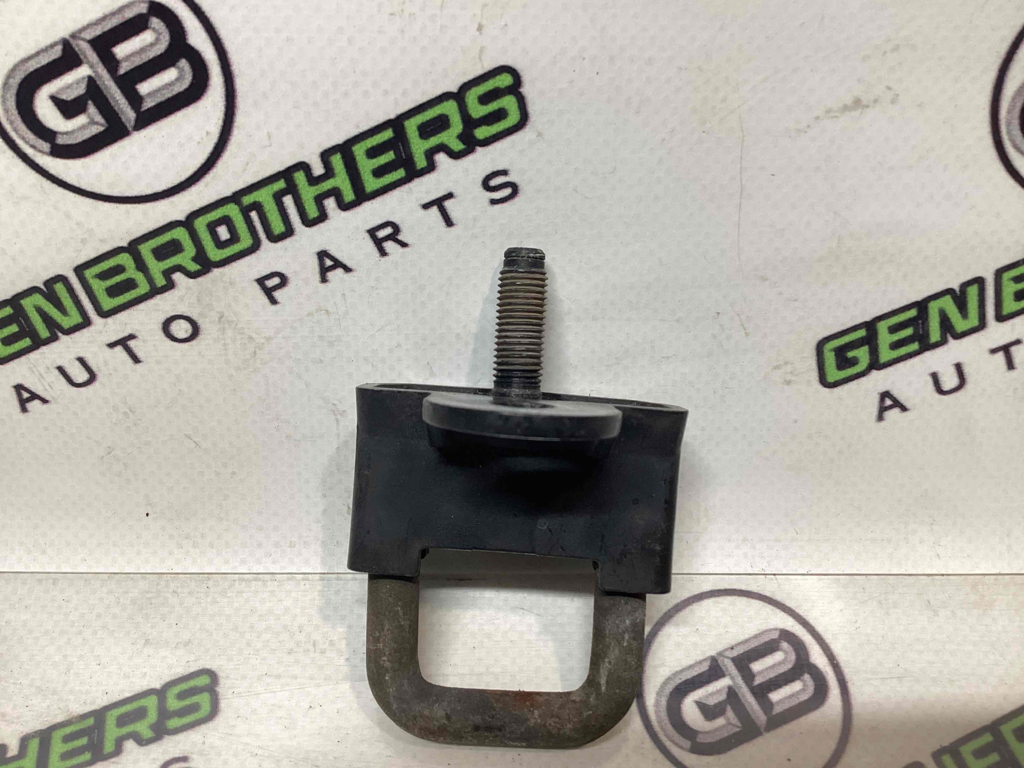 Петля капота, кронштейн капота