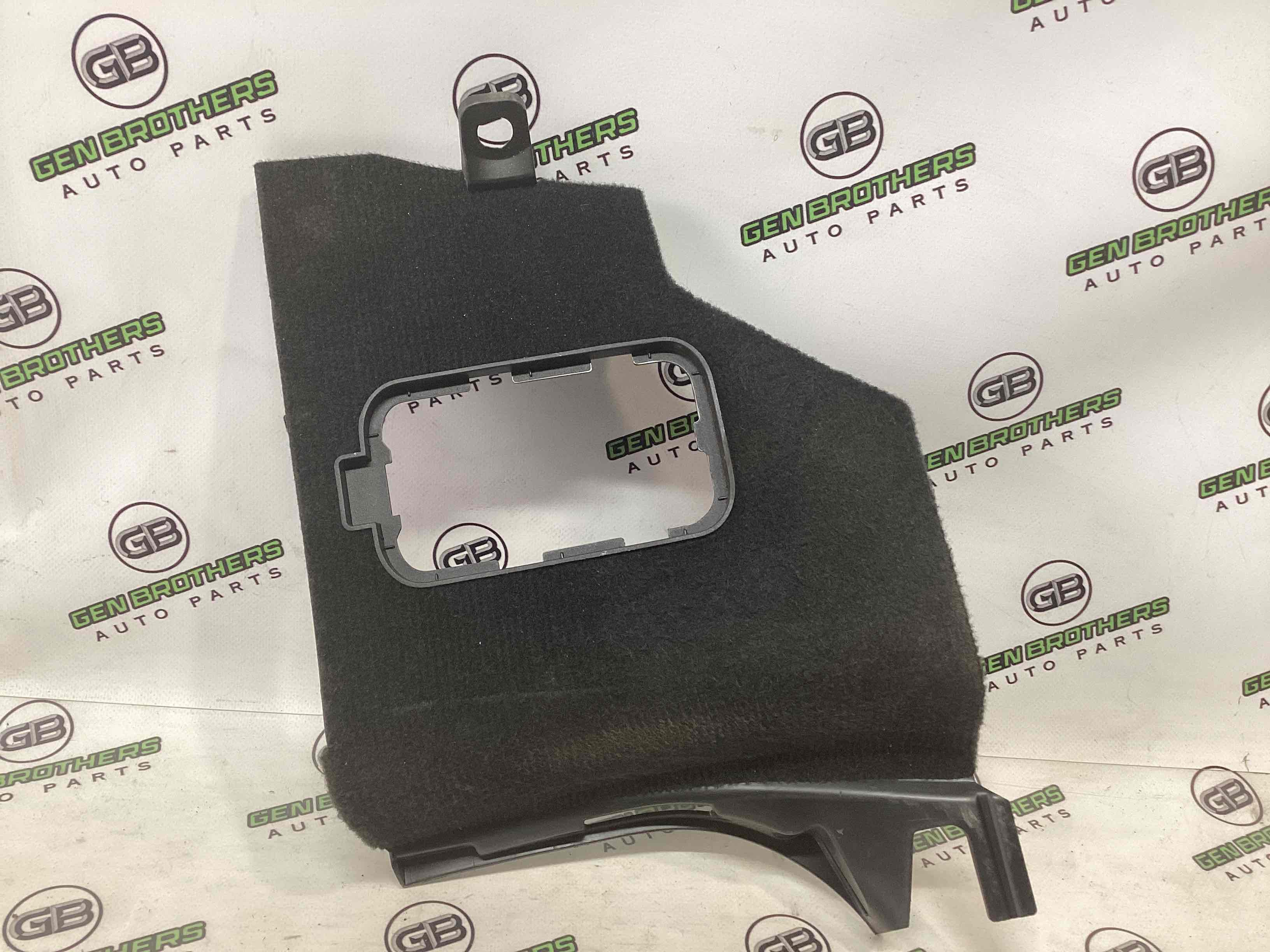 Обшивка передньої стійки ліва