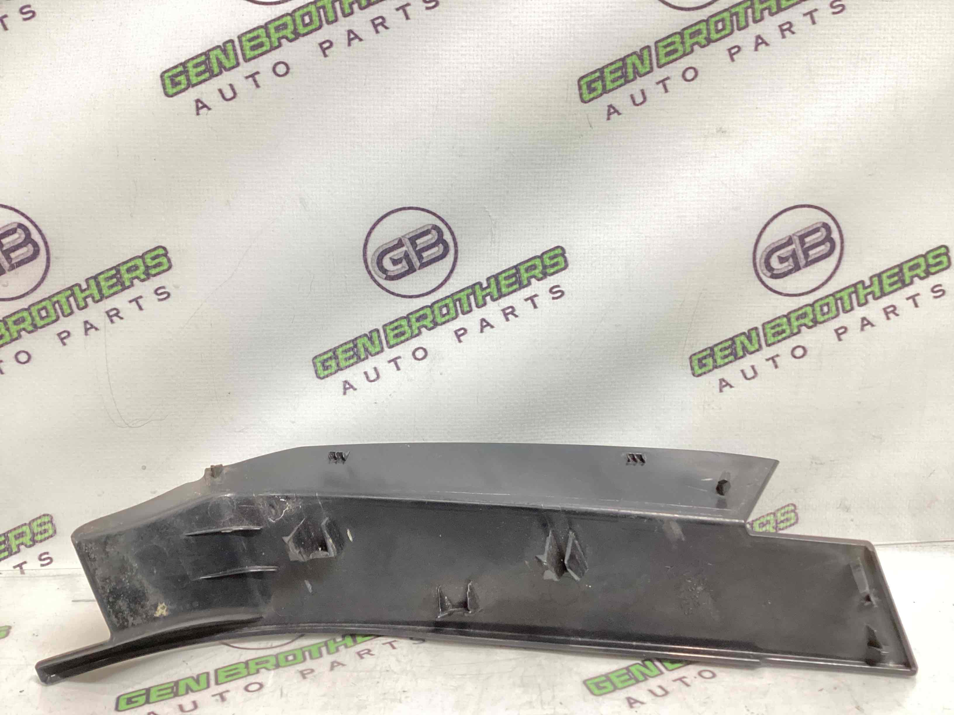 Накладка заднього ліхтаря