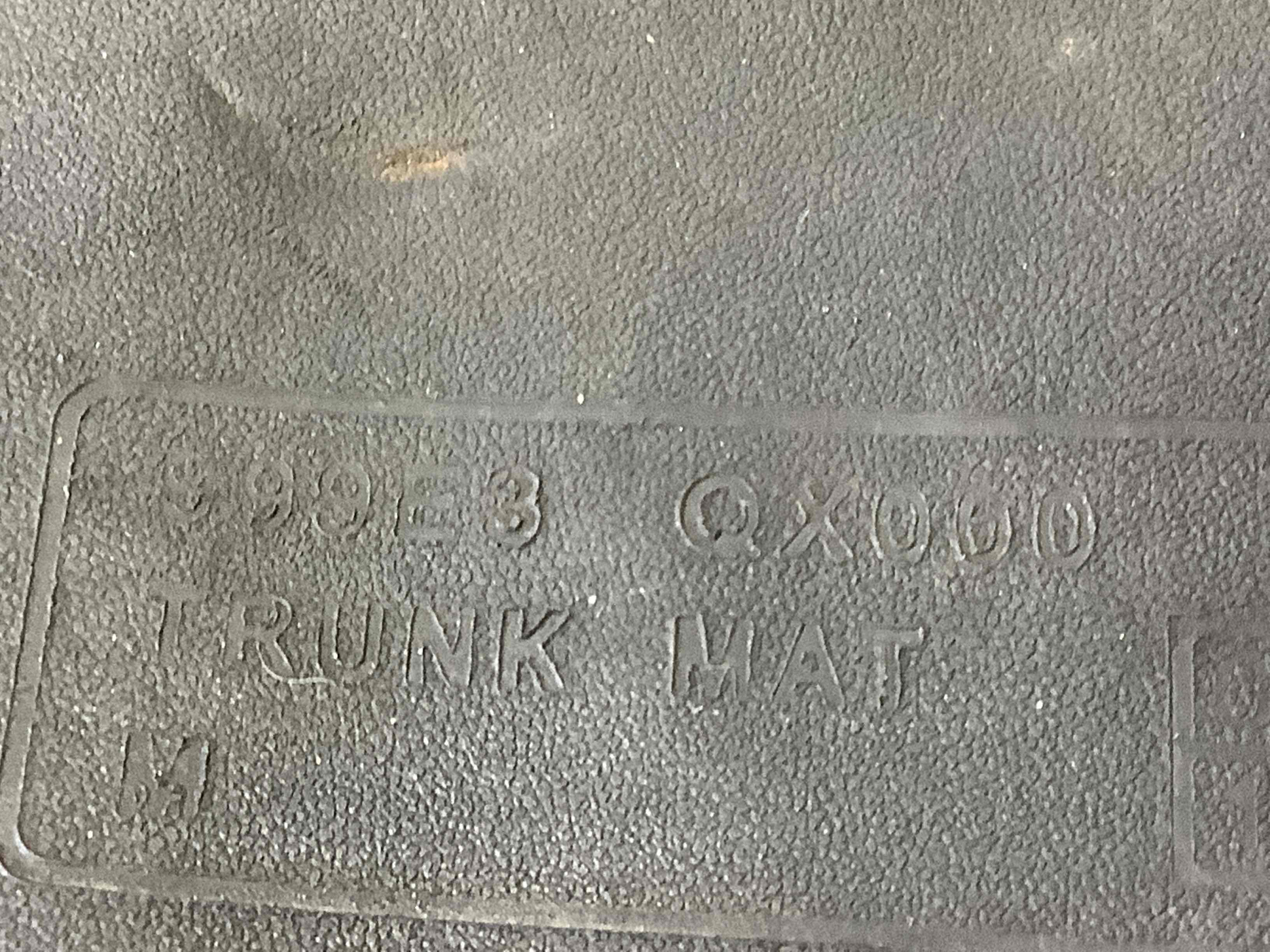 Підлогове покриття багажника, полиця багажника