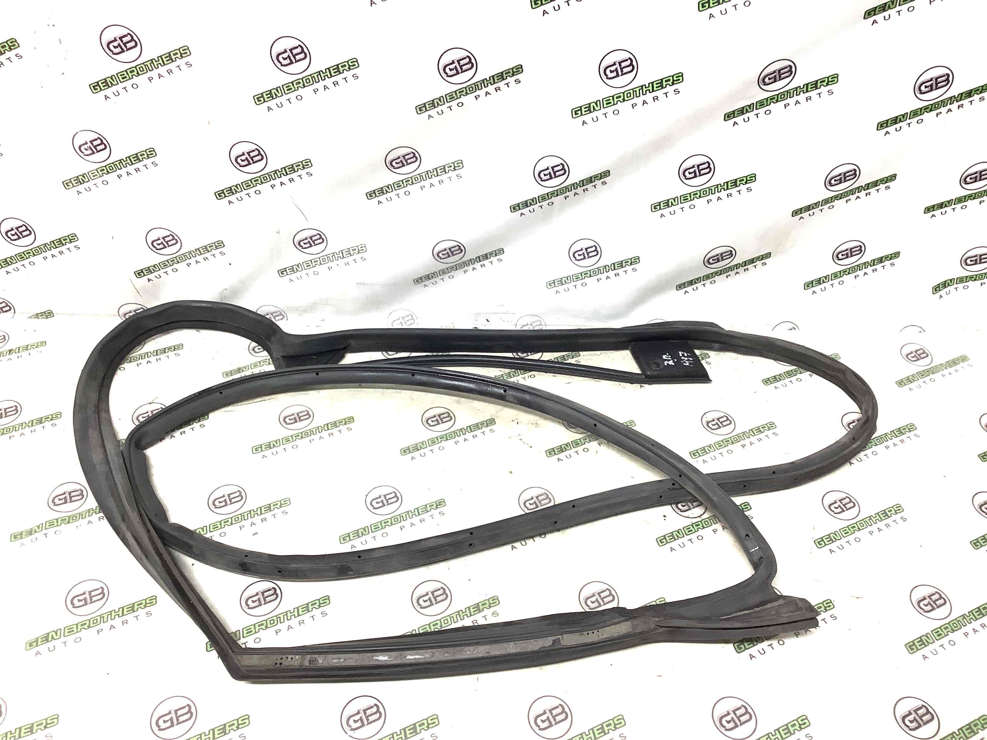 Ущільнювач скла, двері