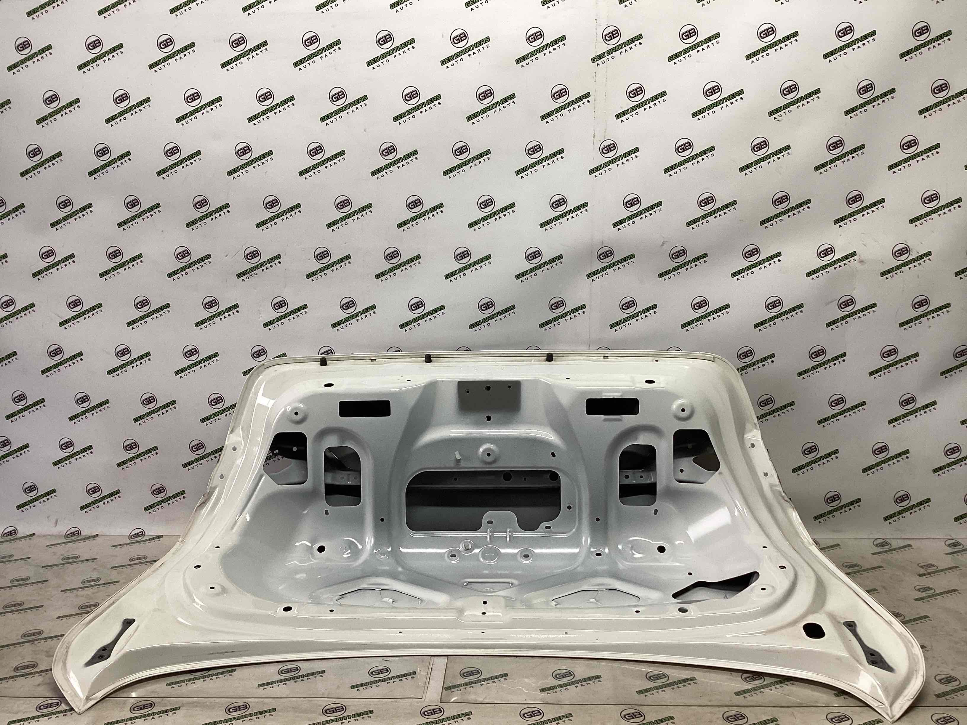 Кришка багажника, двері багажника