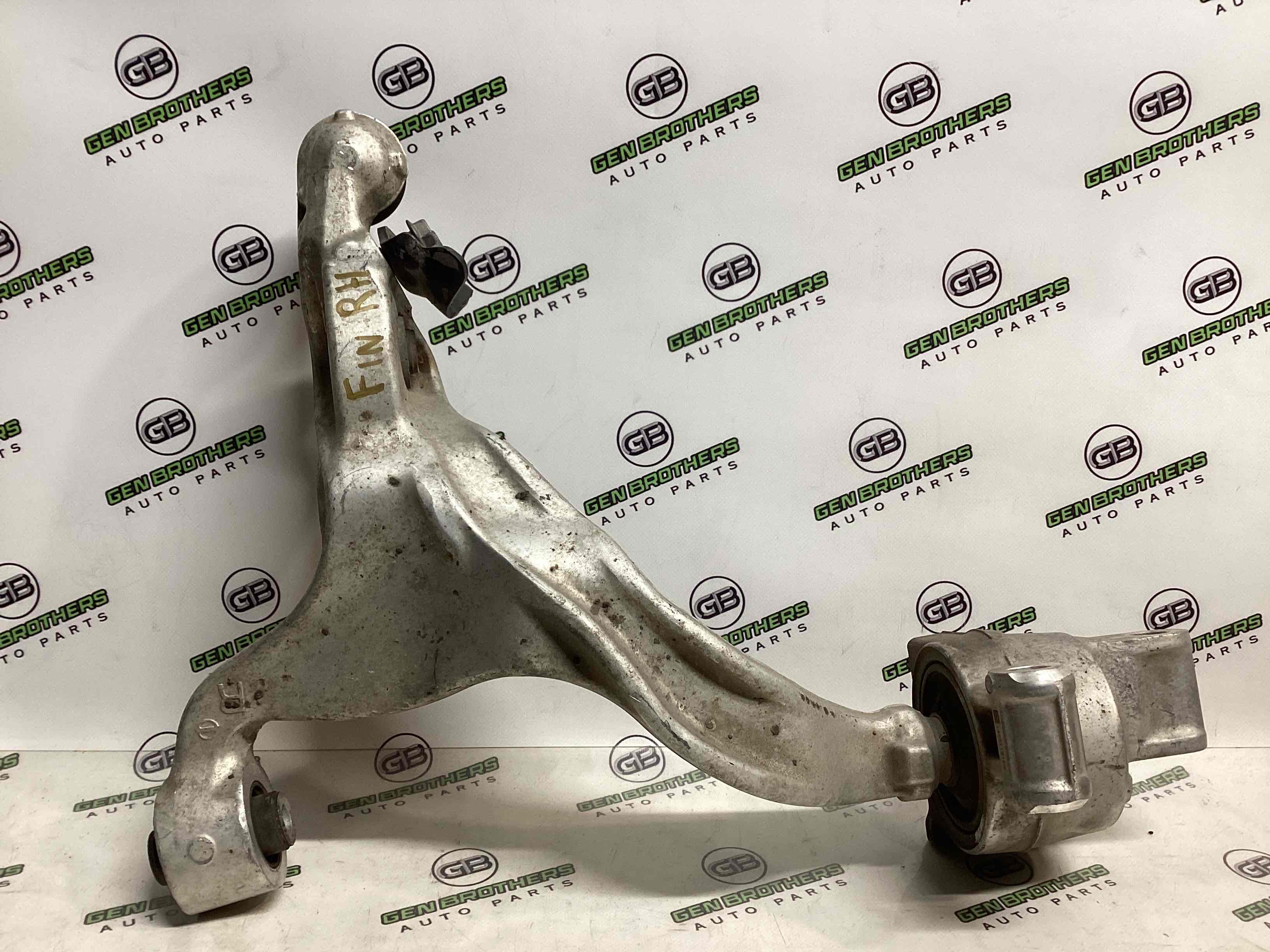 Важіль передній правий