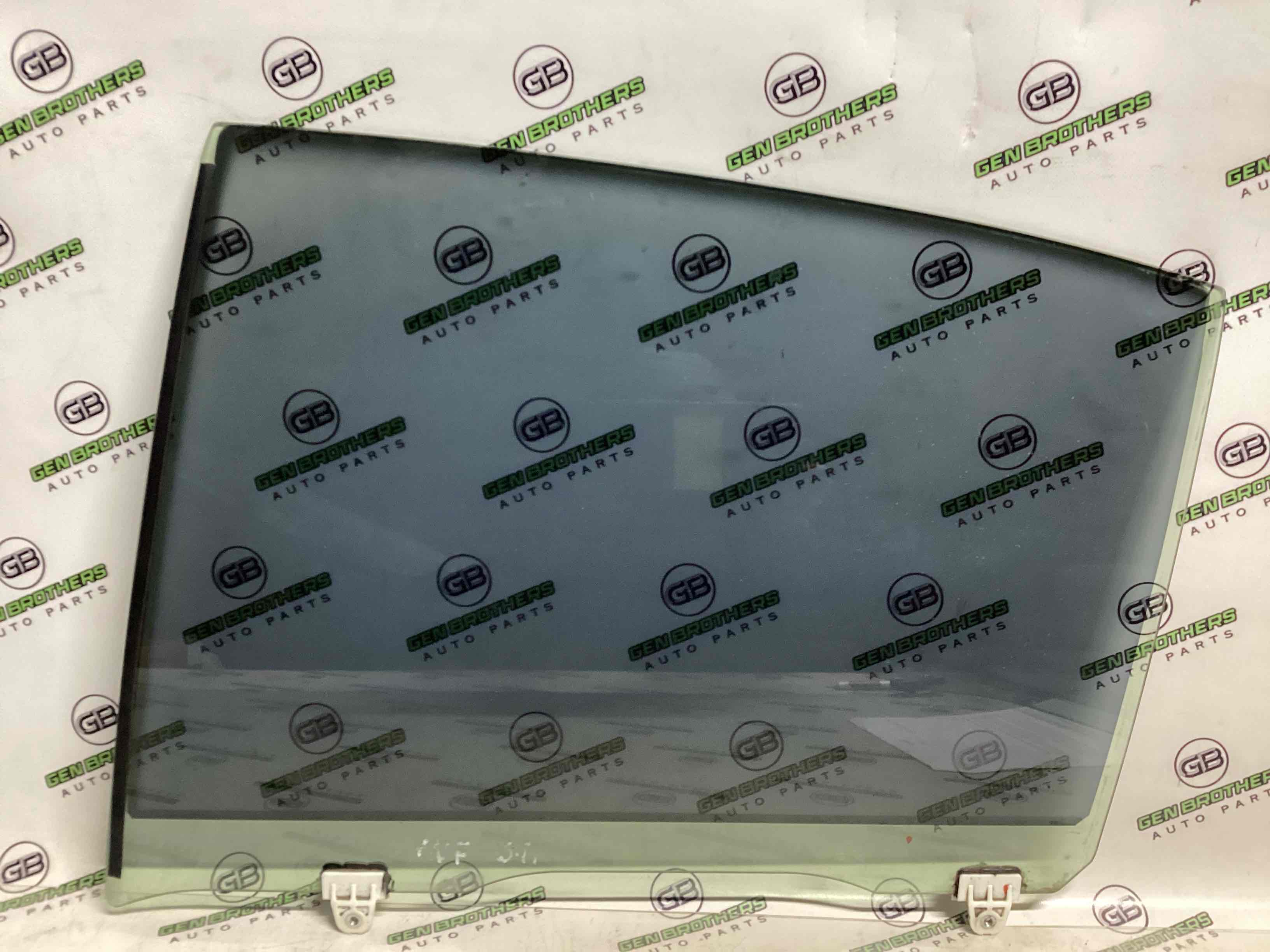 Скло заднє ліве