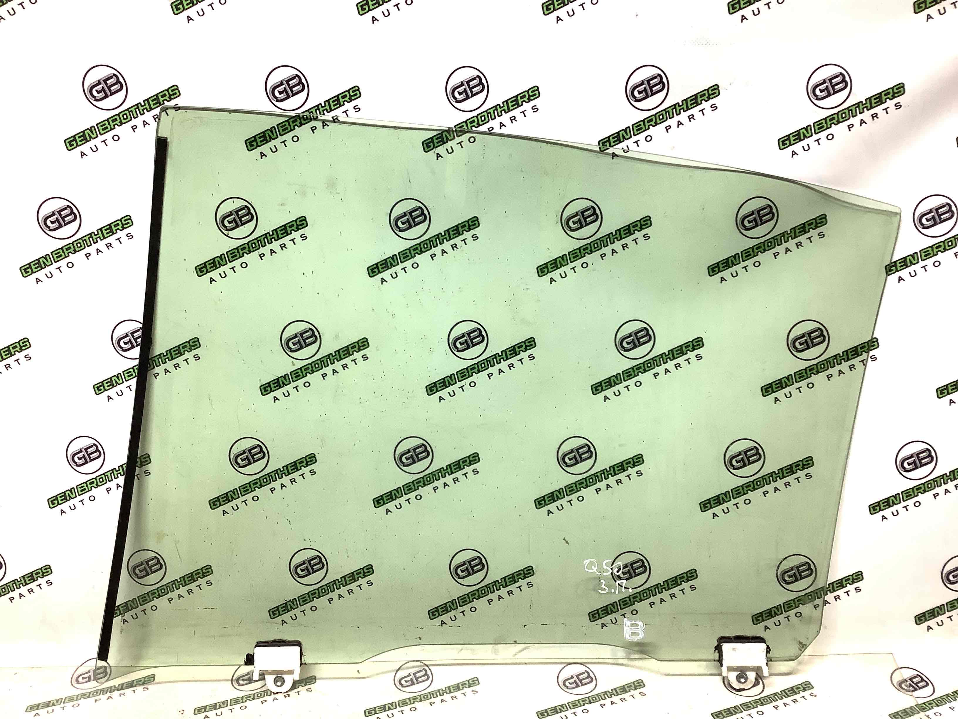 Скло заднє праве