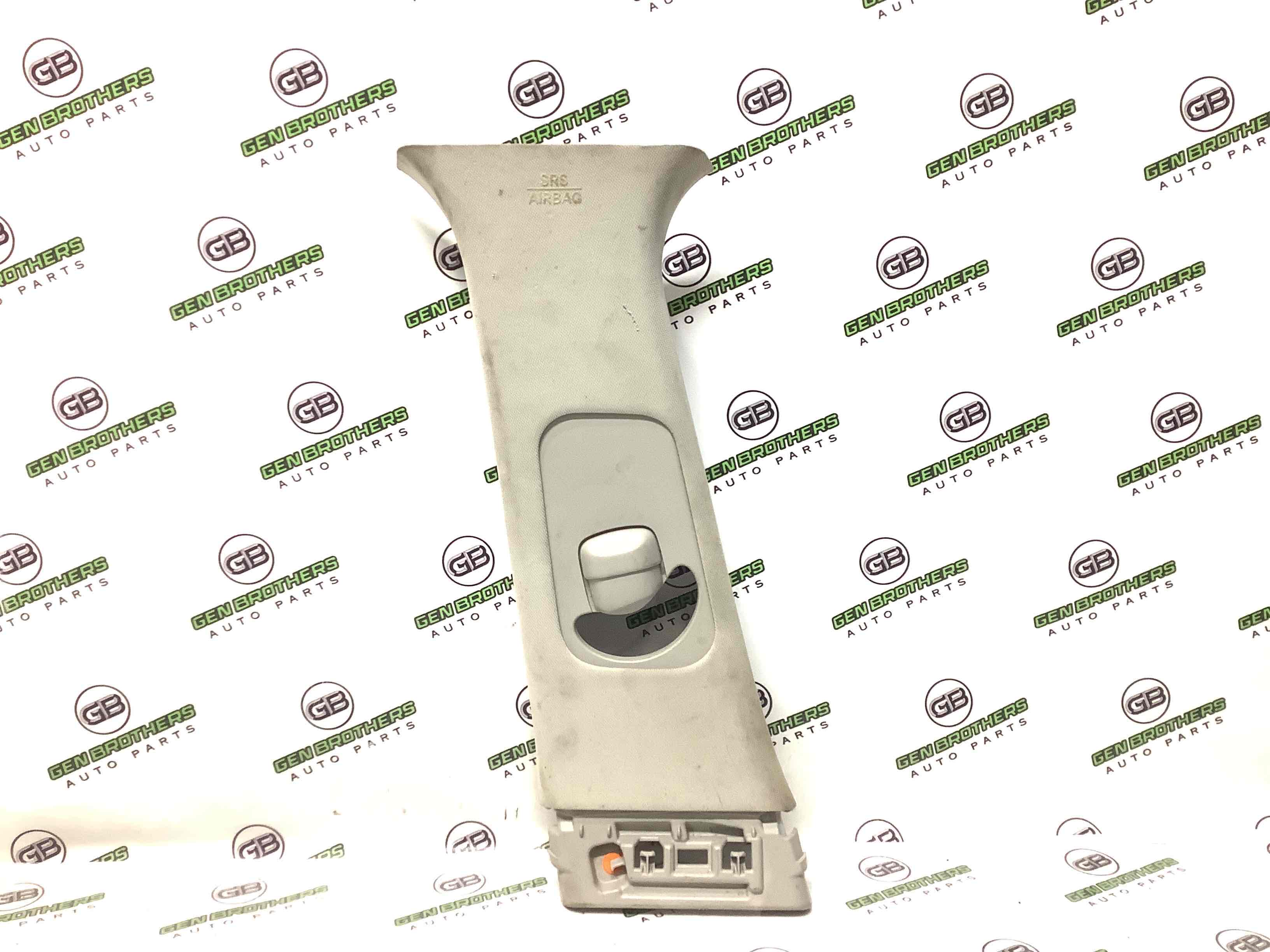 Обшивка центральної стійки ліва