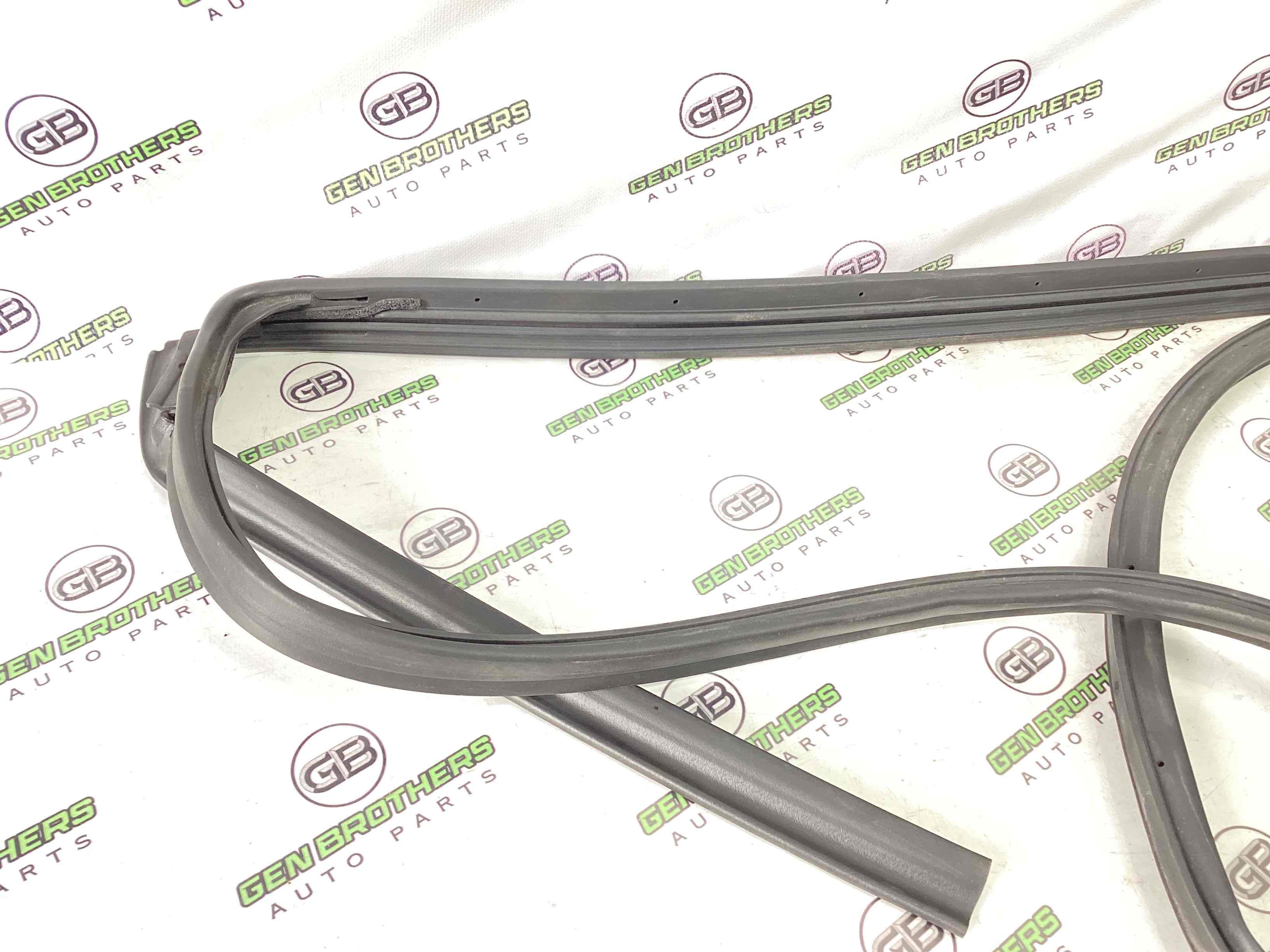 Ущільнювач скла, двері