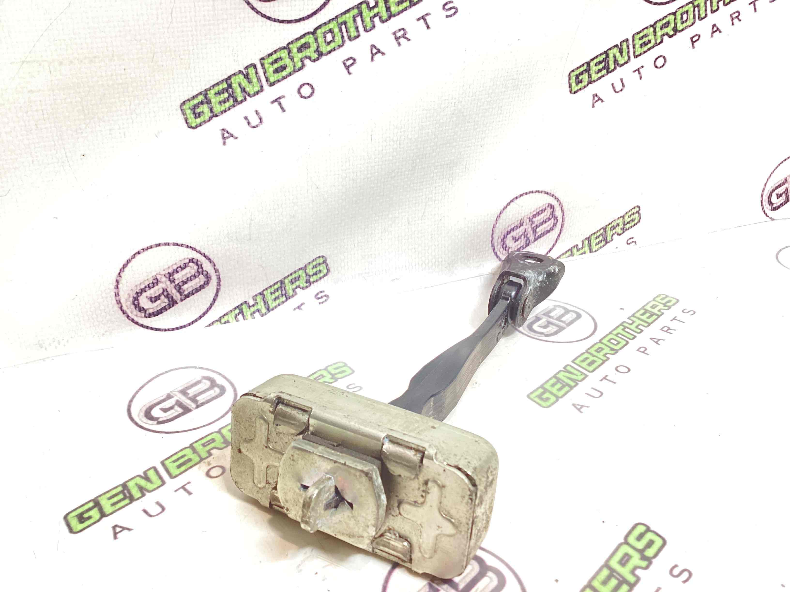 Обмежувач відчинення дверей