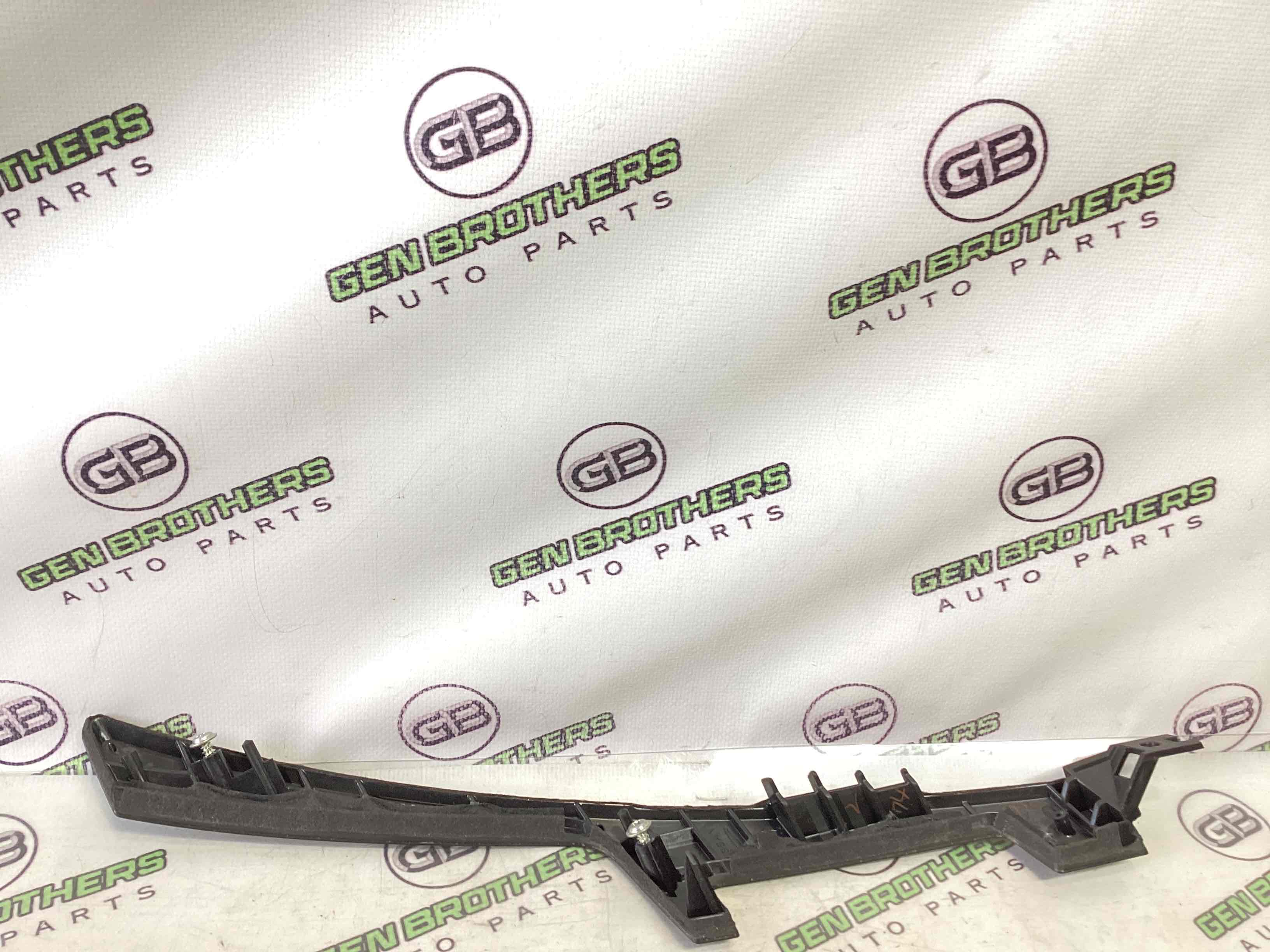 Обшивка панелі приладів торпедо