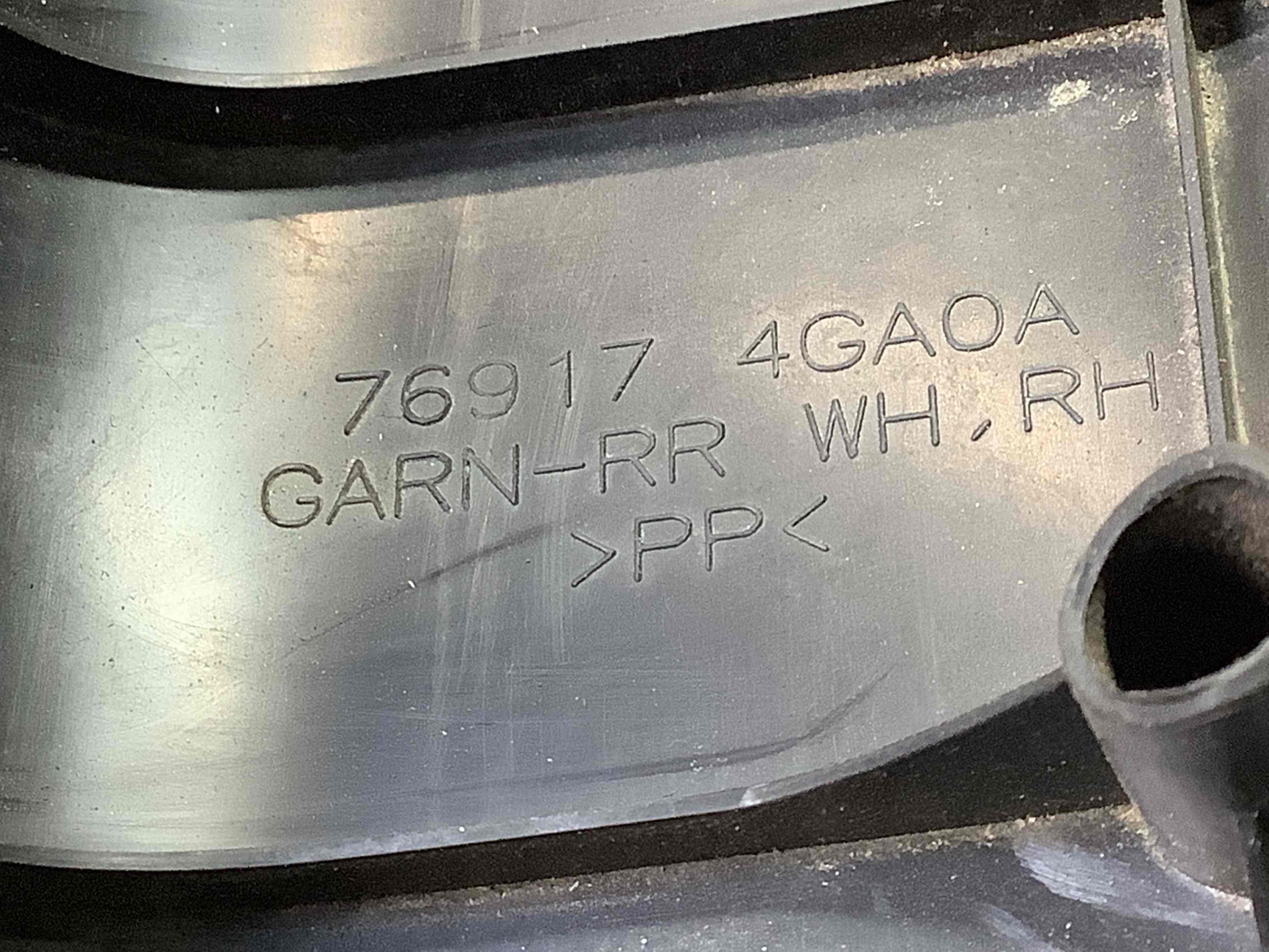 Пластикові елементи салону