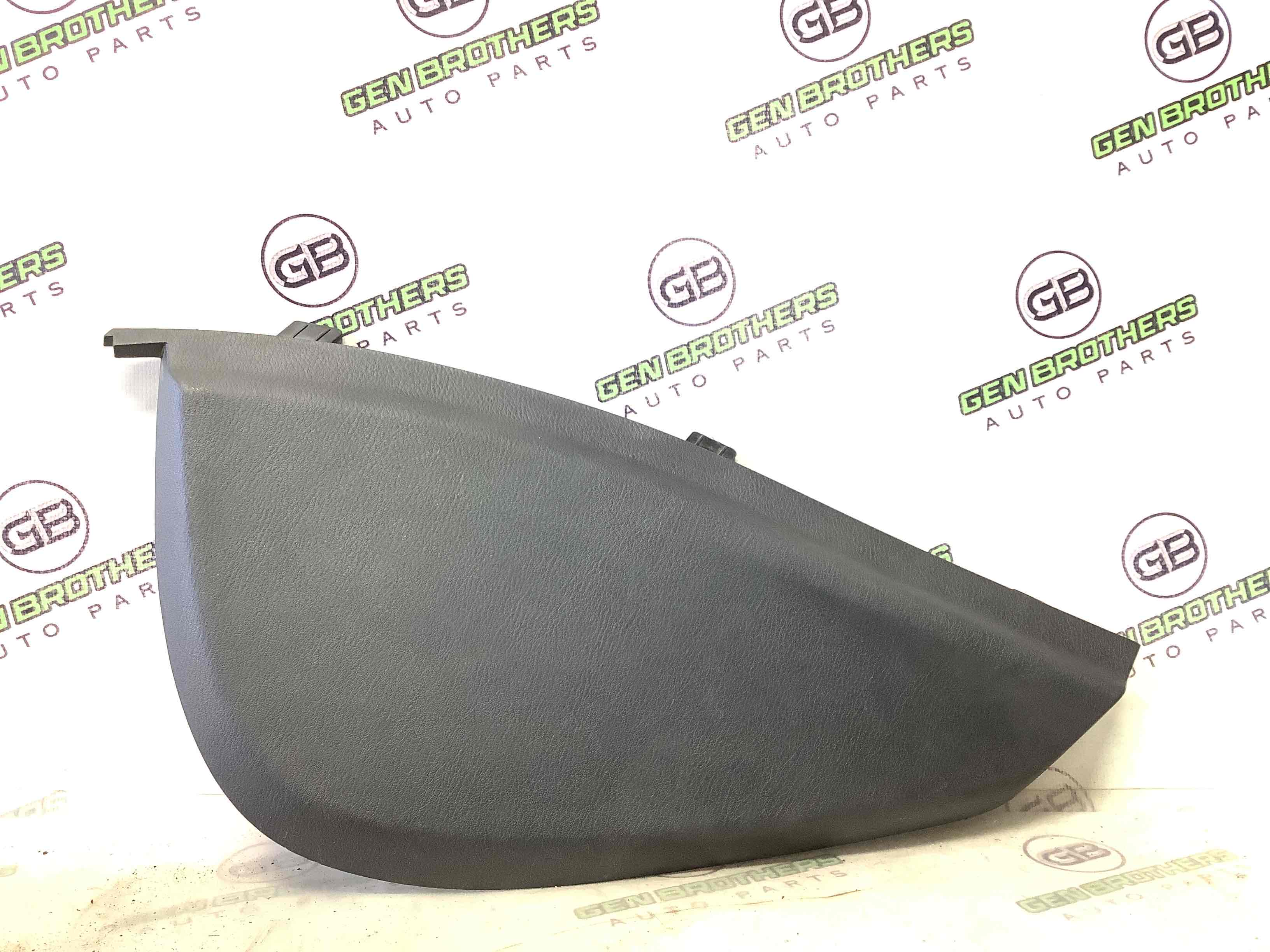 Обшивка панелі приладів торпедо