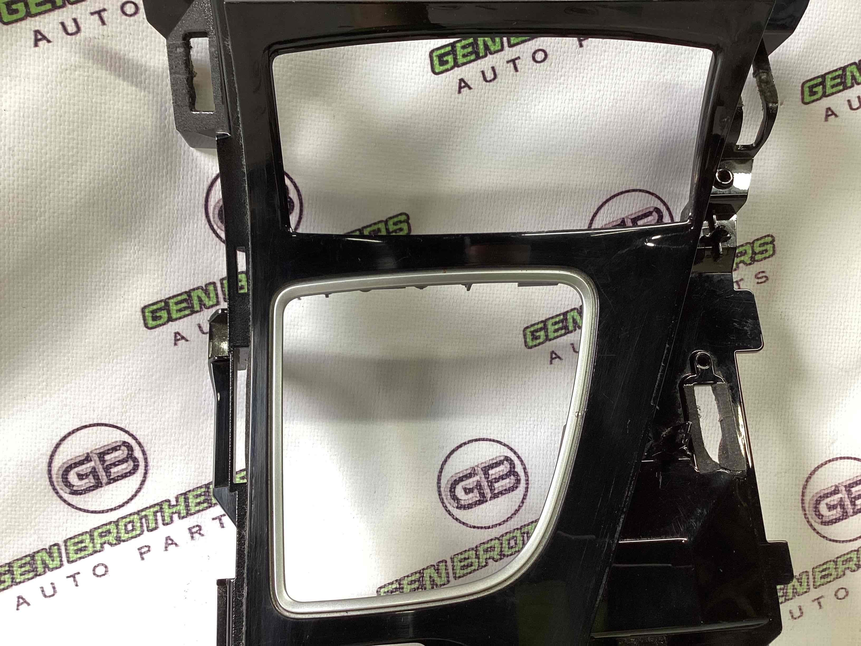 Оздоблення центральної консолі