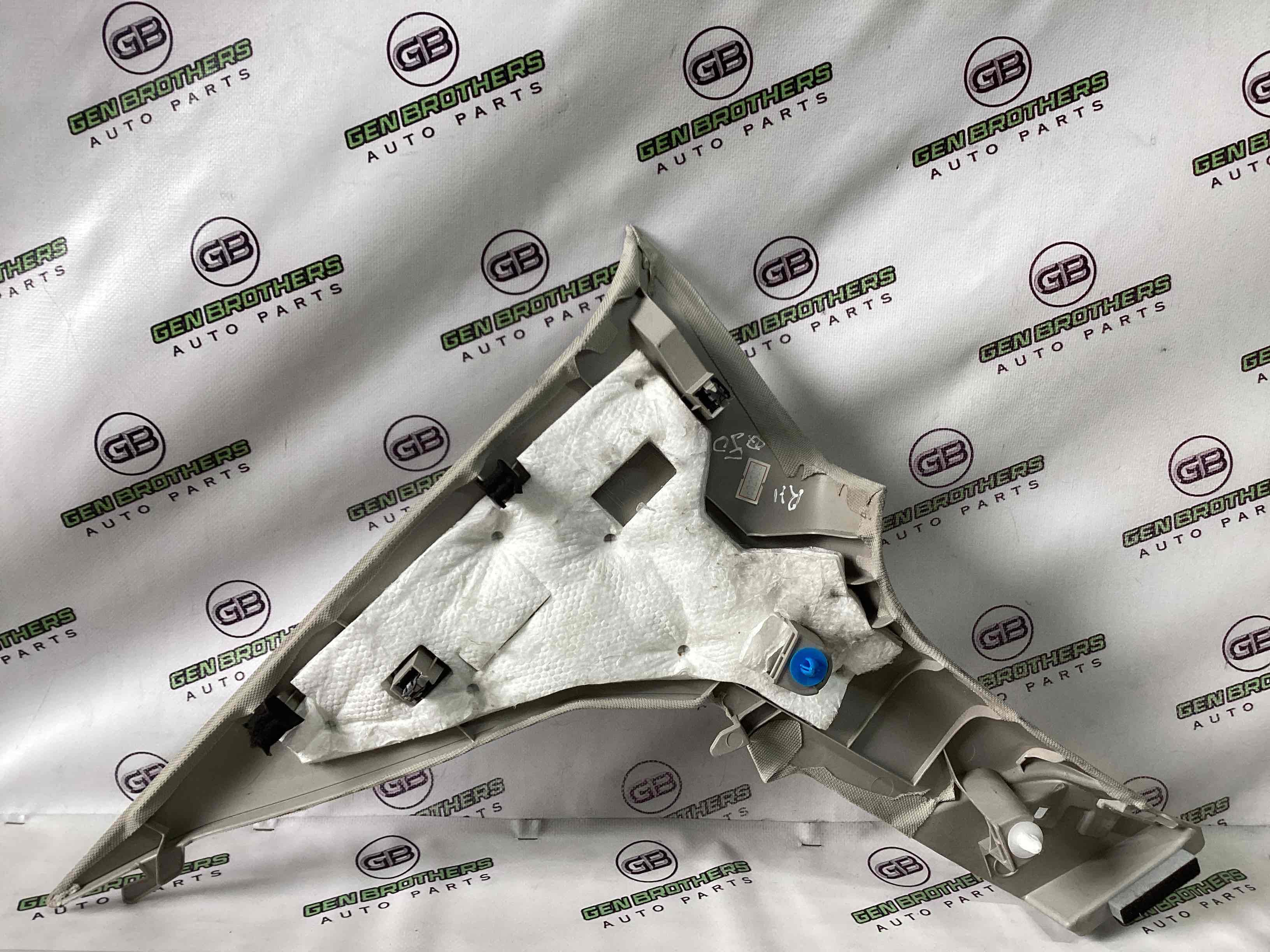 Обшивка задньої стійки права