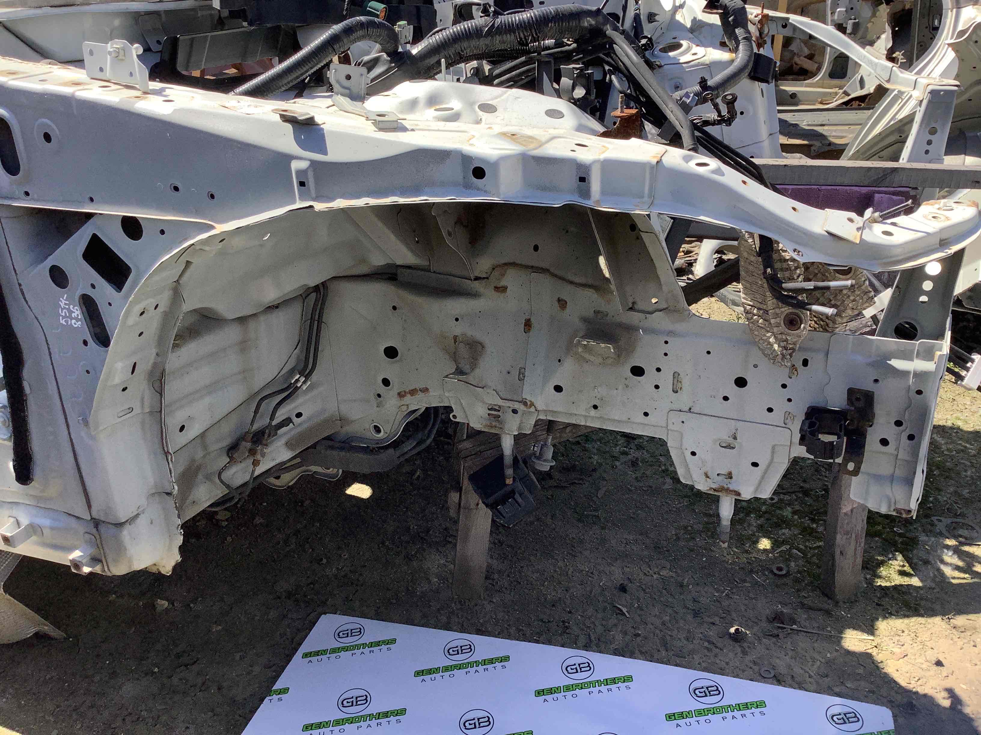 Чверть передня права