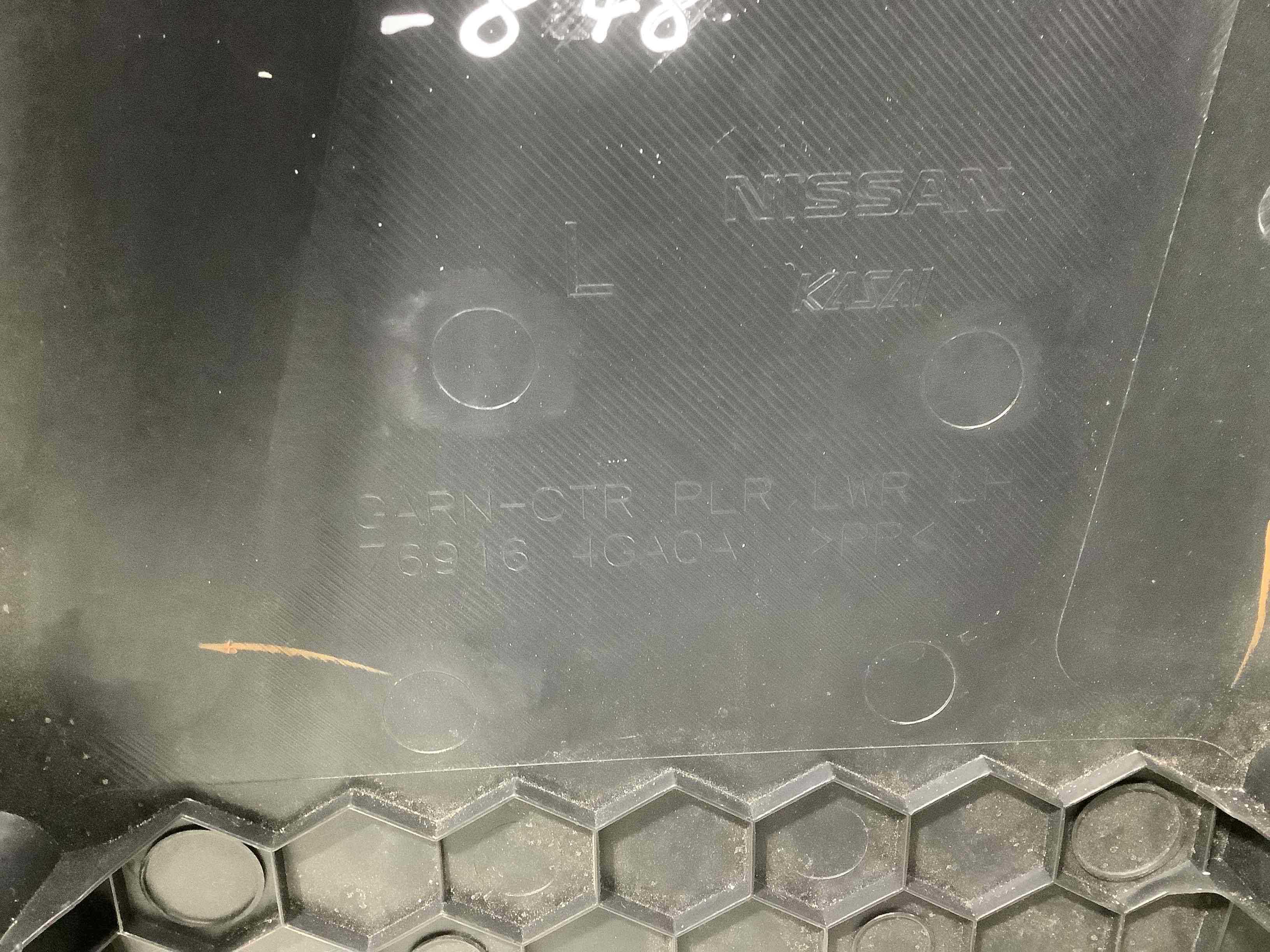 Обшивка центральної стійки ліва