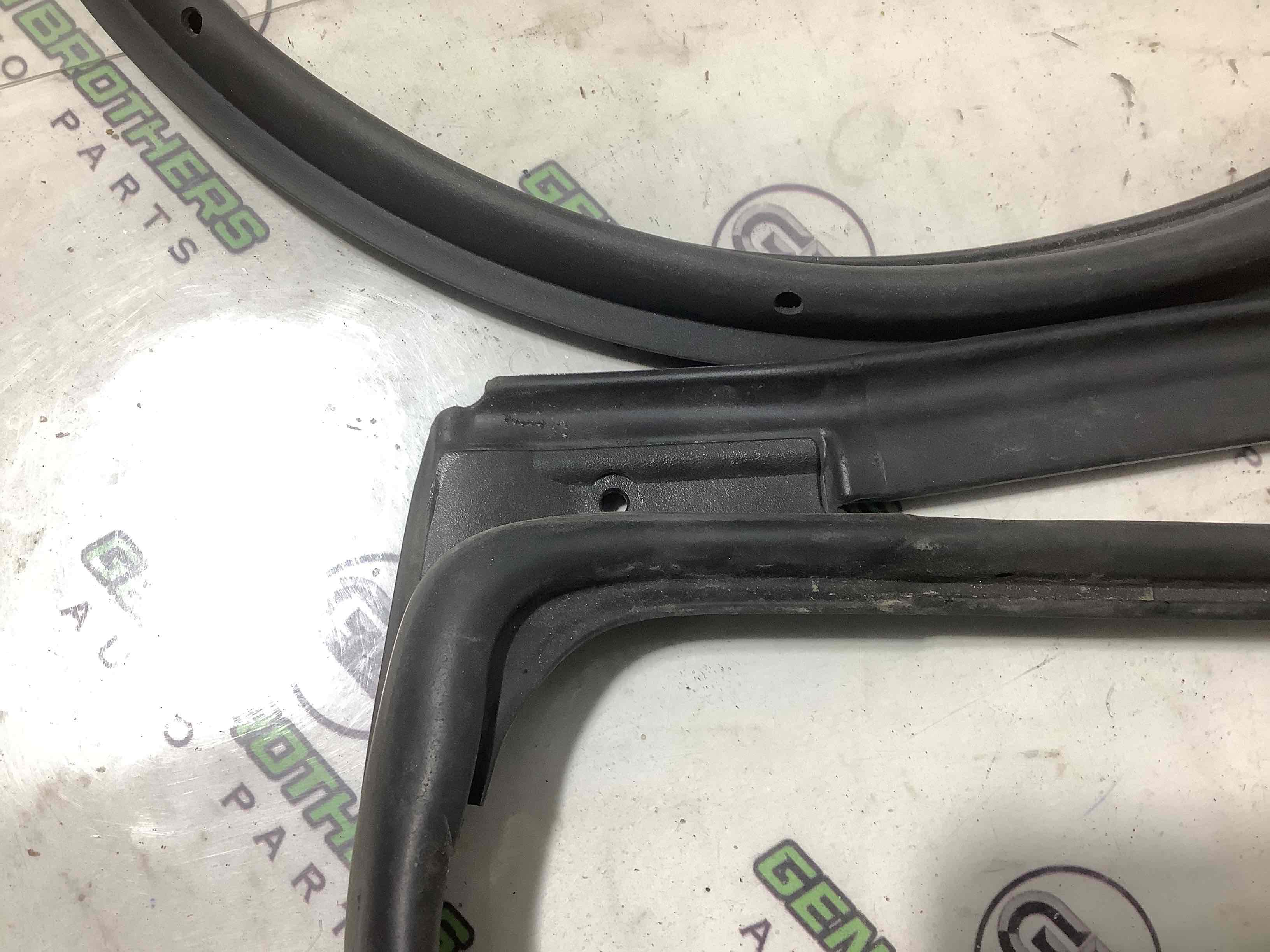 Ущільнювач скла, двері