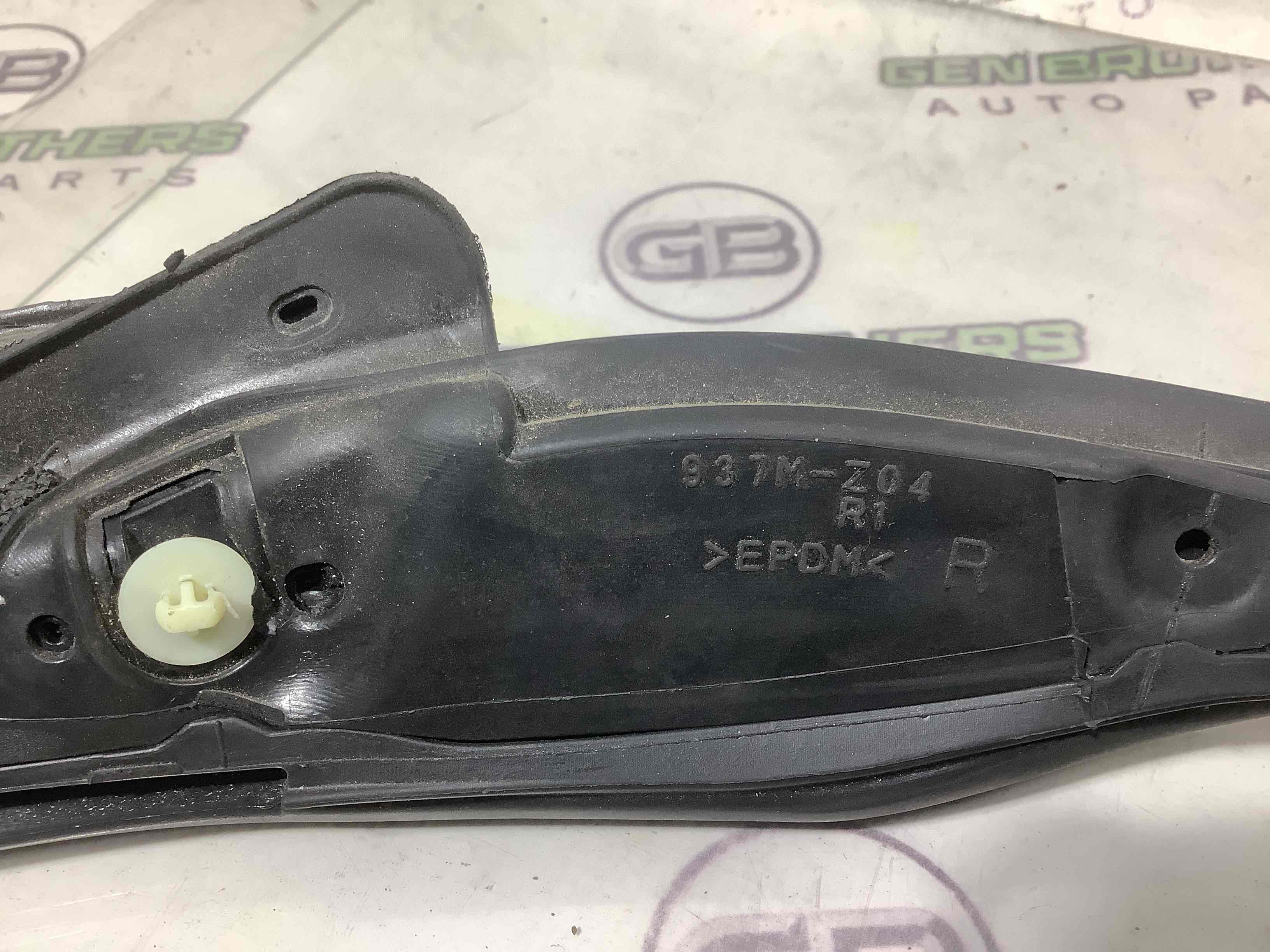 Ущільнювач скла, двері