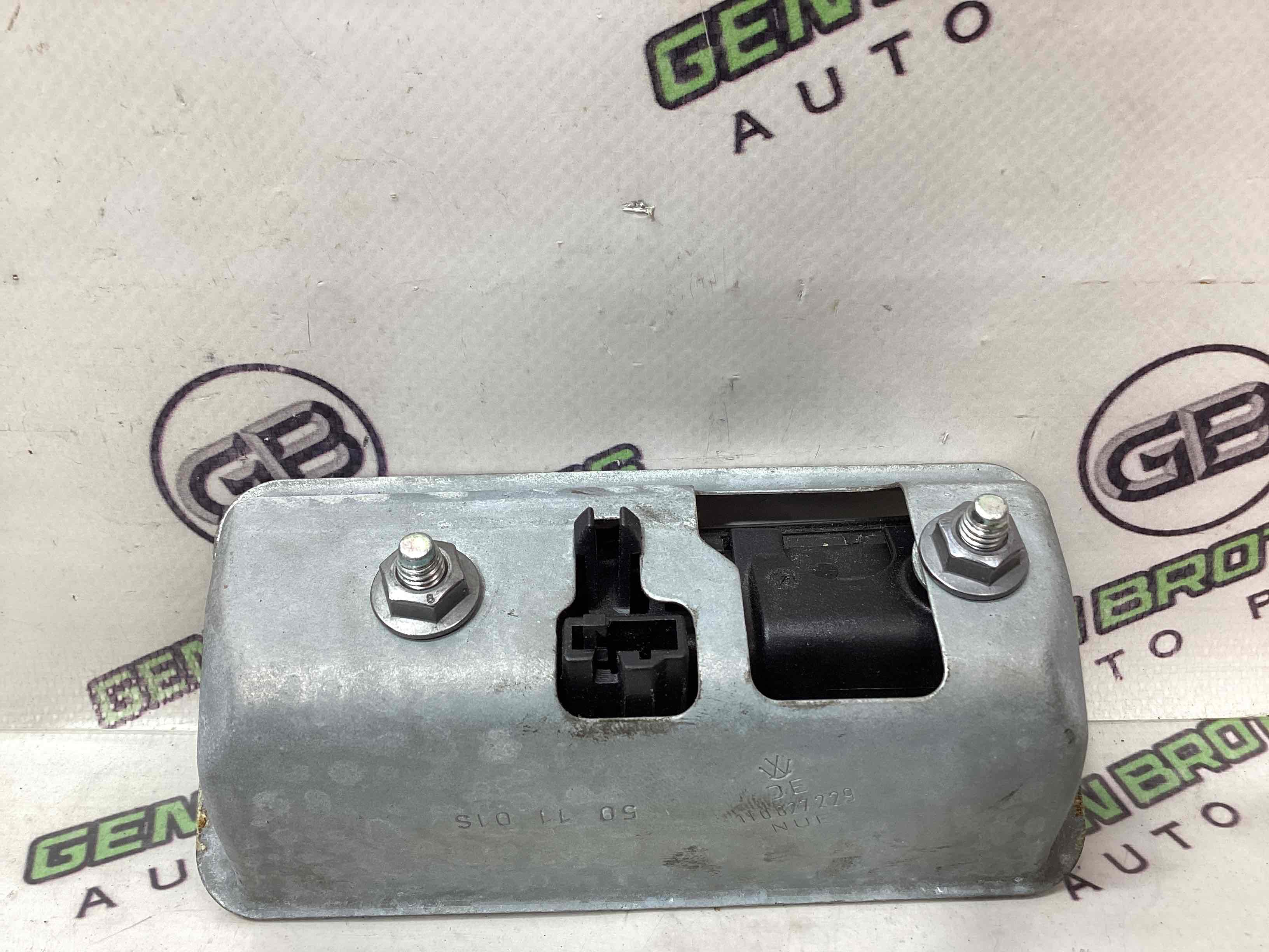 Кнопка відкриття багажника