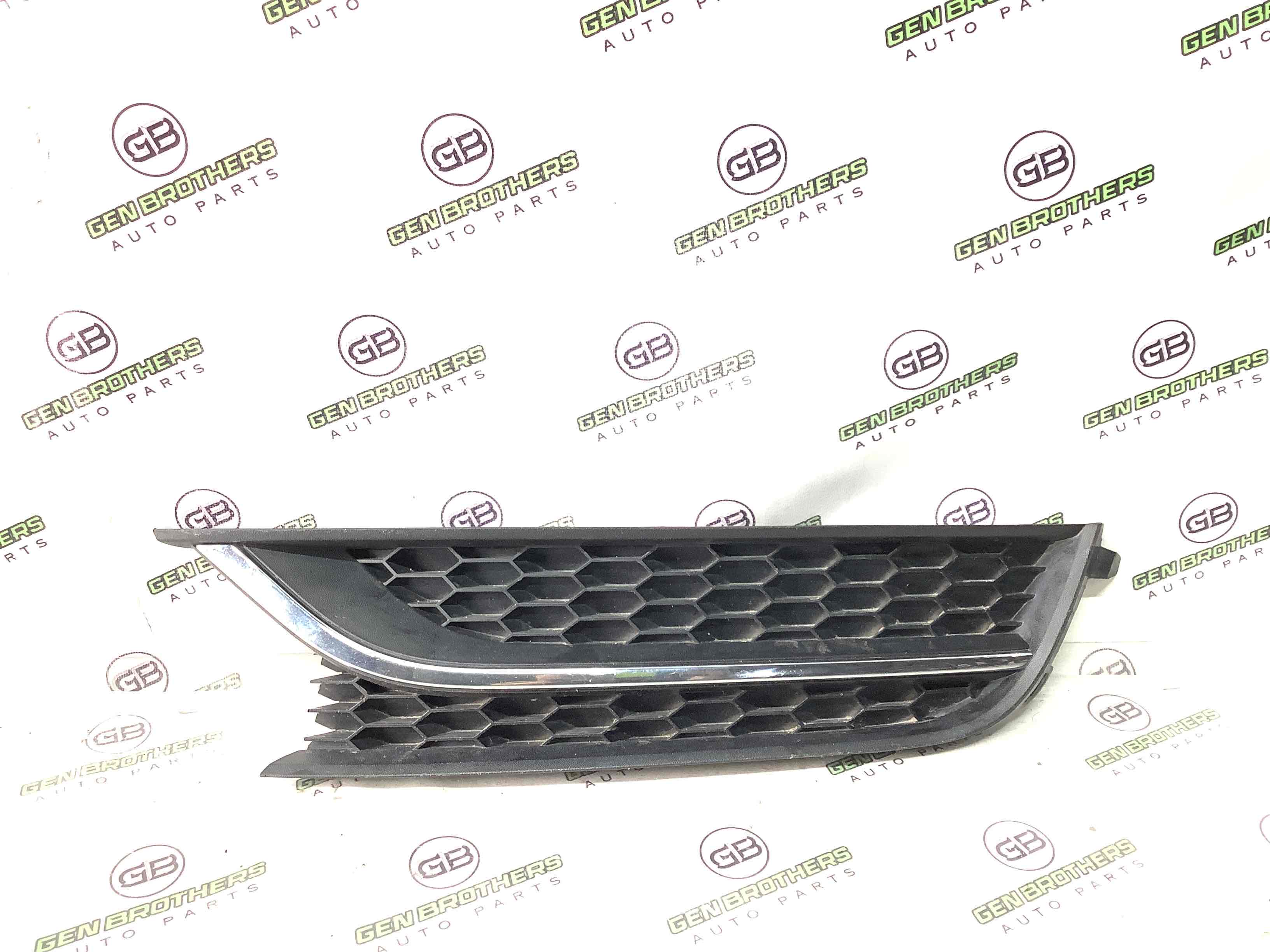 Заглушка, вставка решітка в бампер