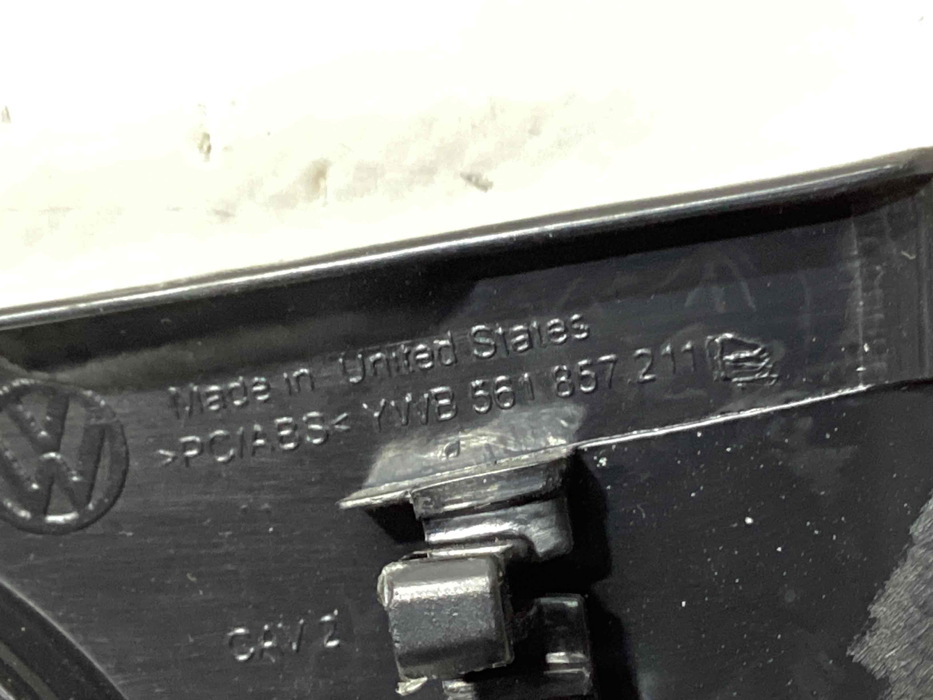 Обшивка панелі приладів торпедо