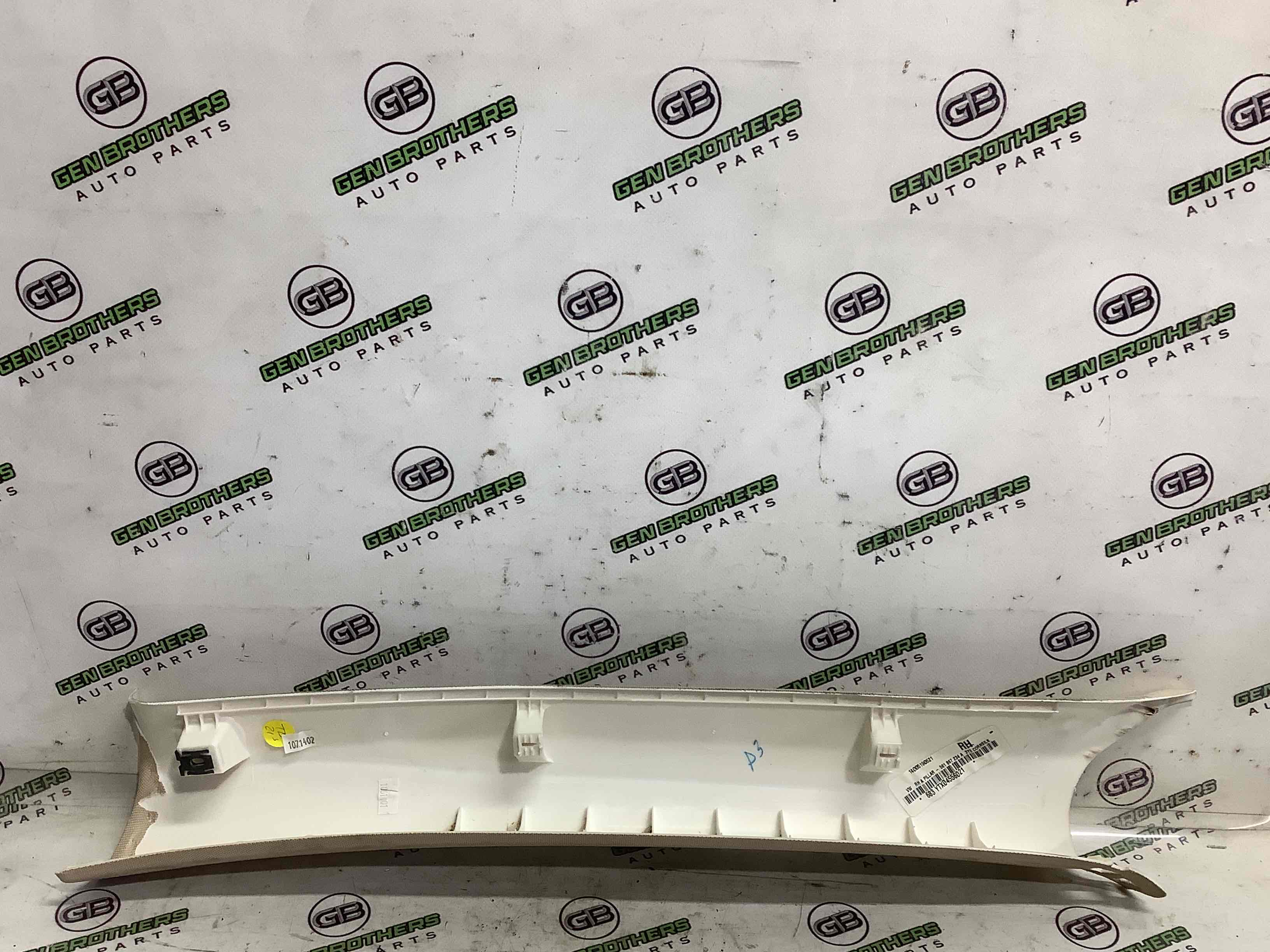 Обшивка передньої стійки права