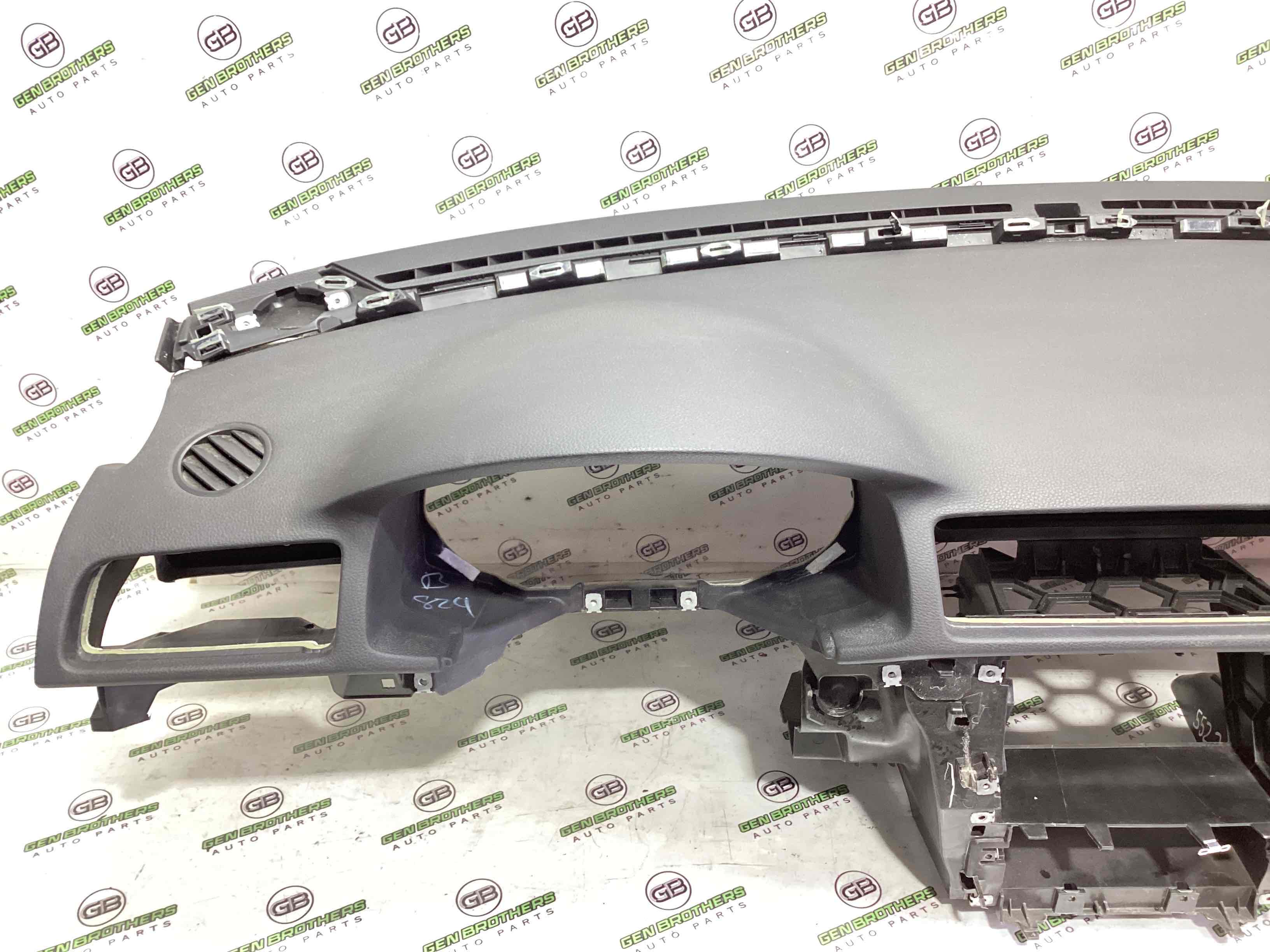 Панель передня салону торпедо