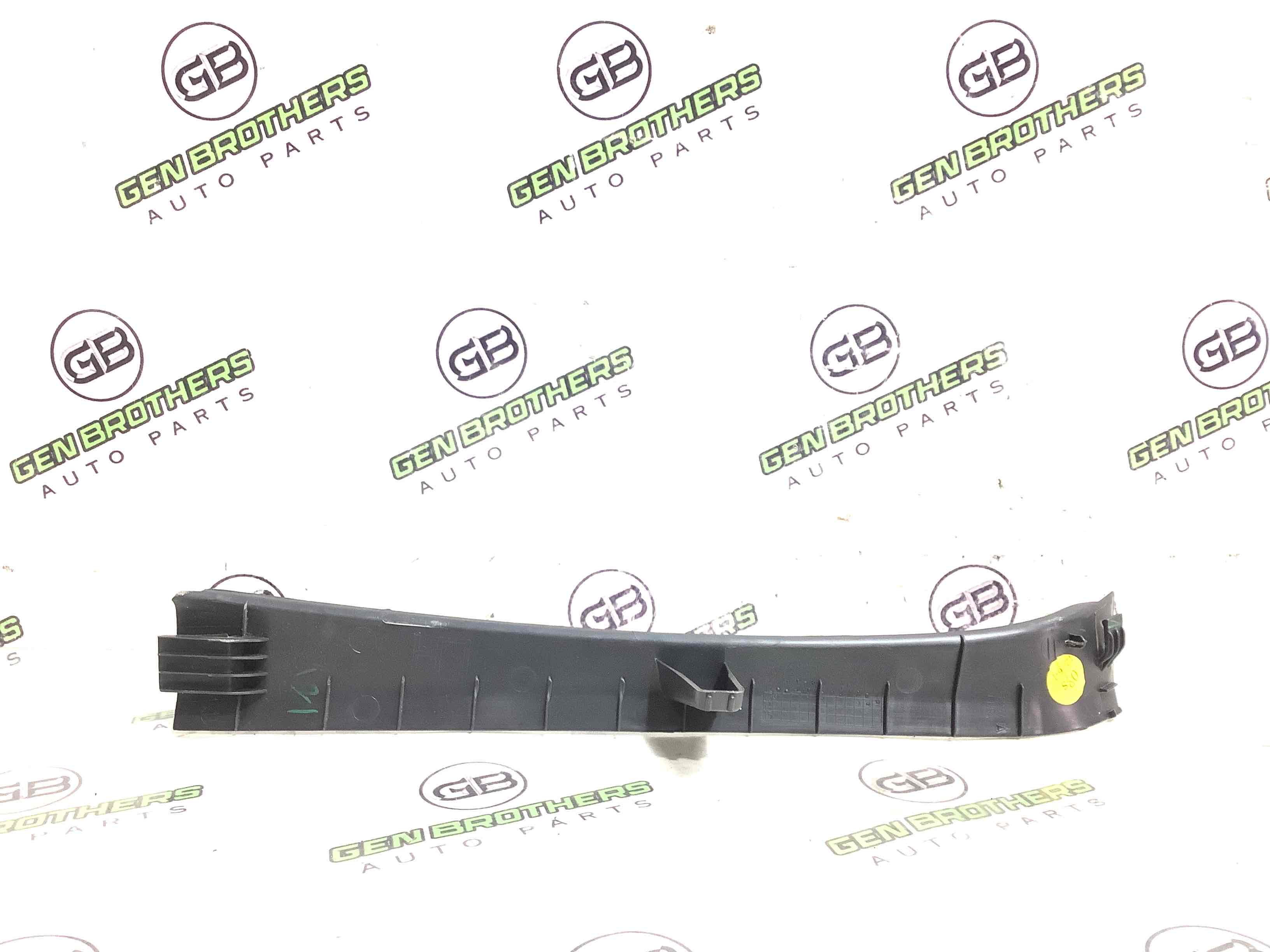 Обшивка передньої стійки ліва