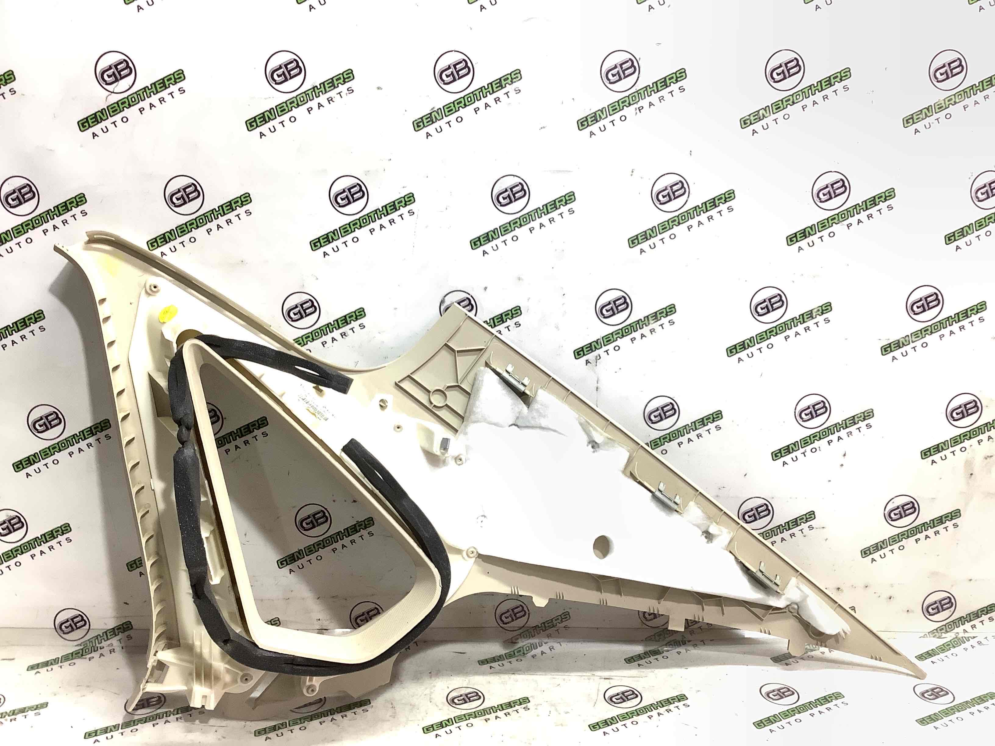 Обшивка задньої стійки ліва