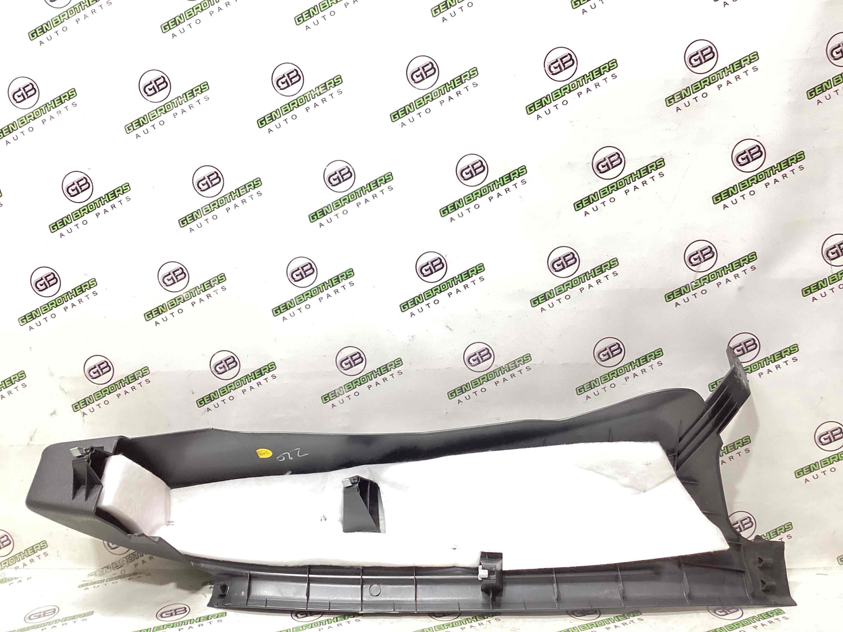 Обшивка задньої стійки ліва