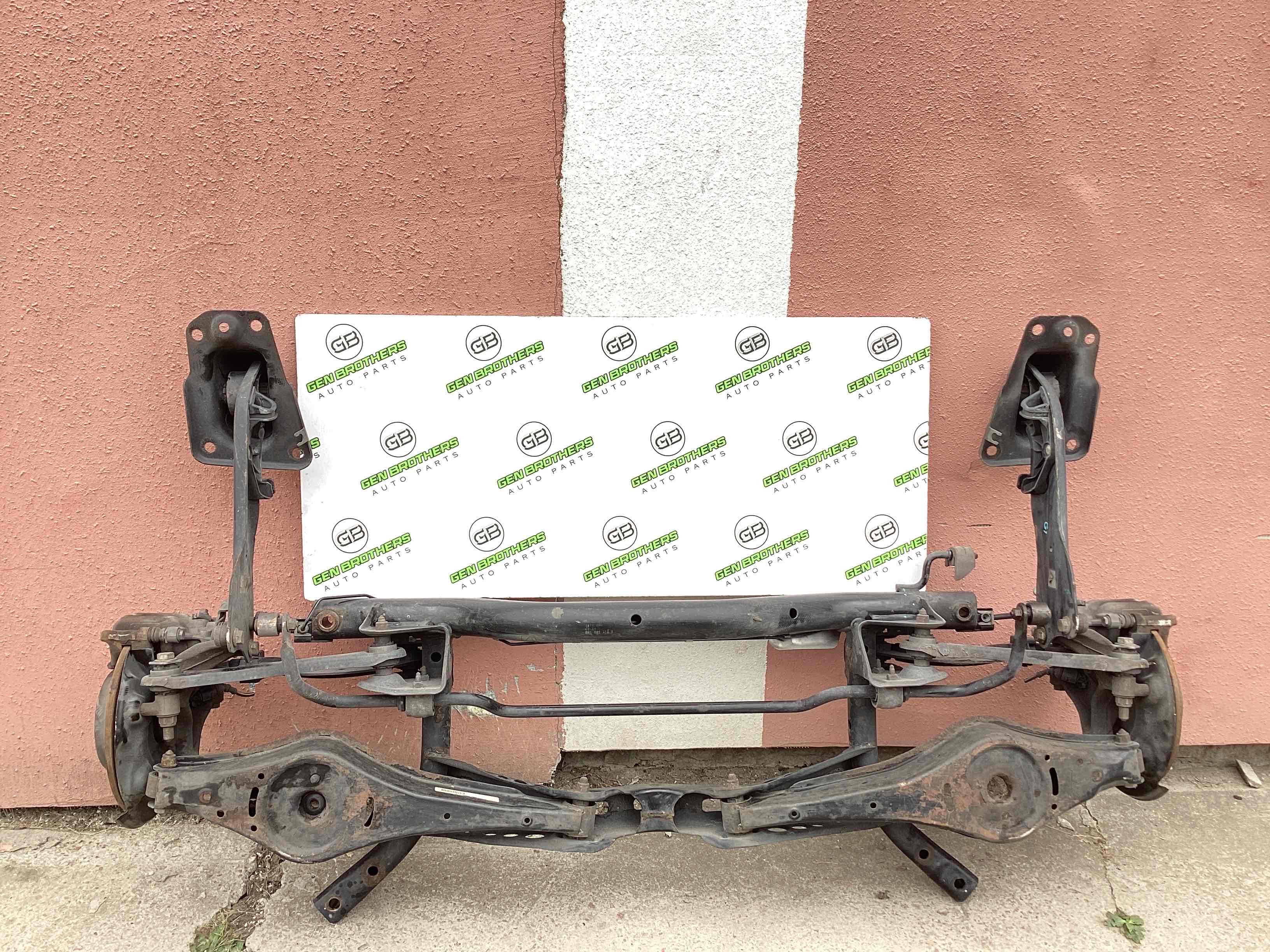 Балка підвіски задня підрамник