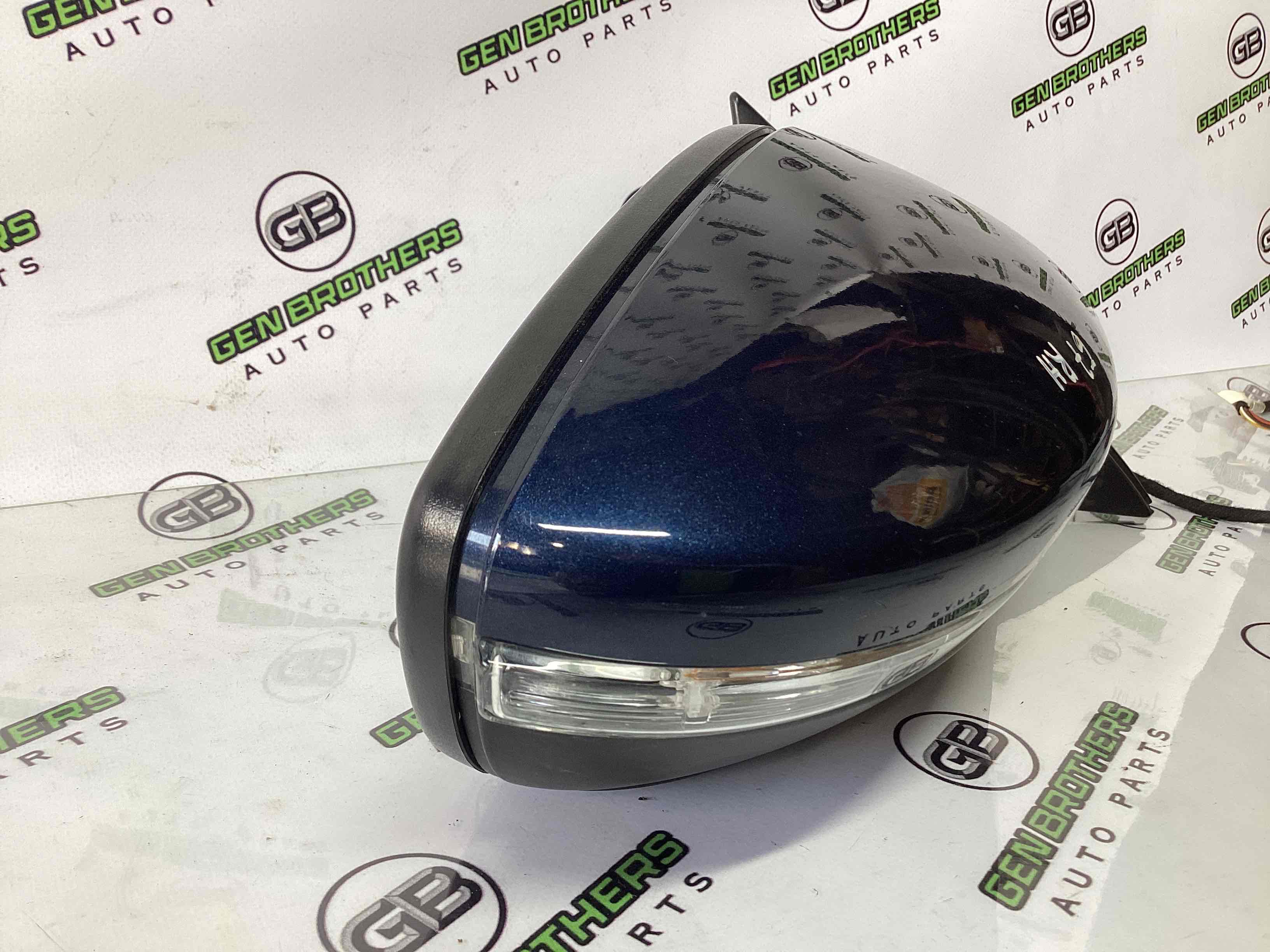 Дзеркало зовнішнє праве