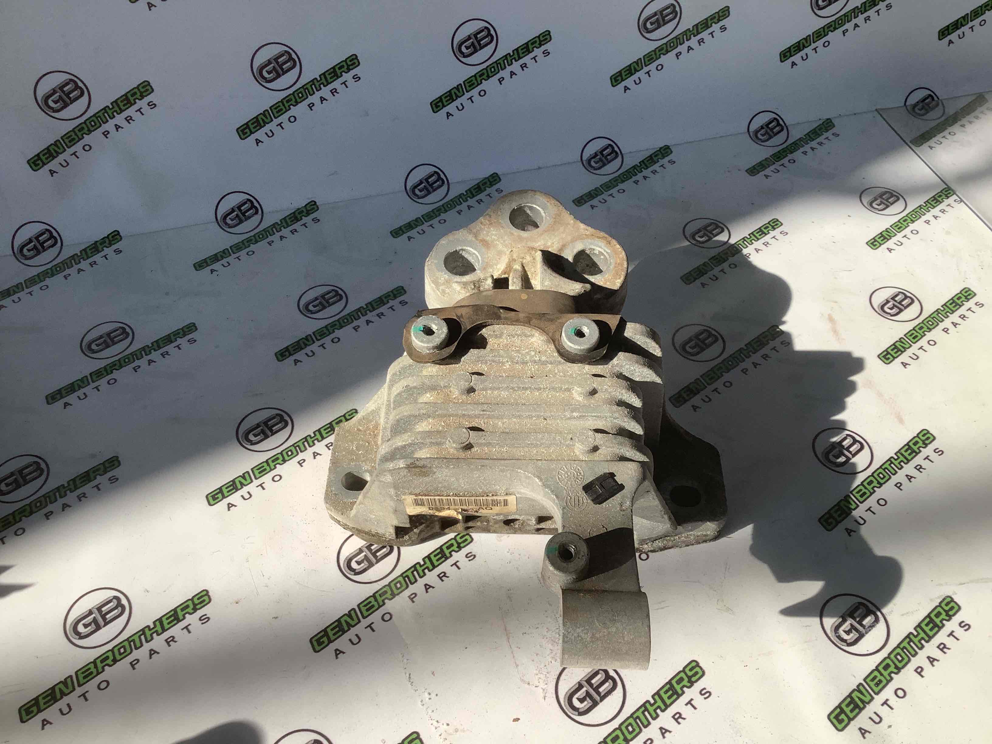 Подушка кріплення двигуна