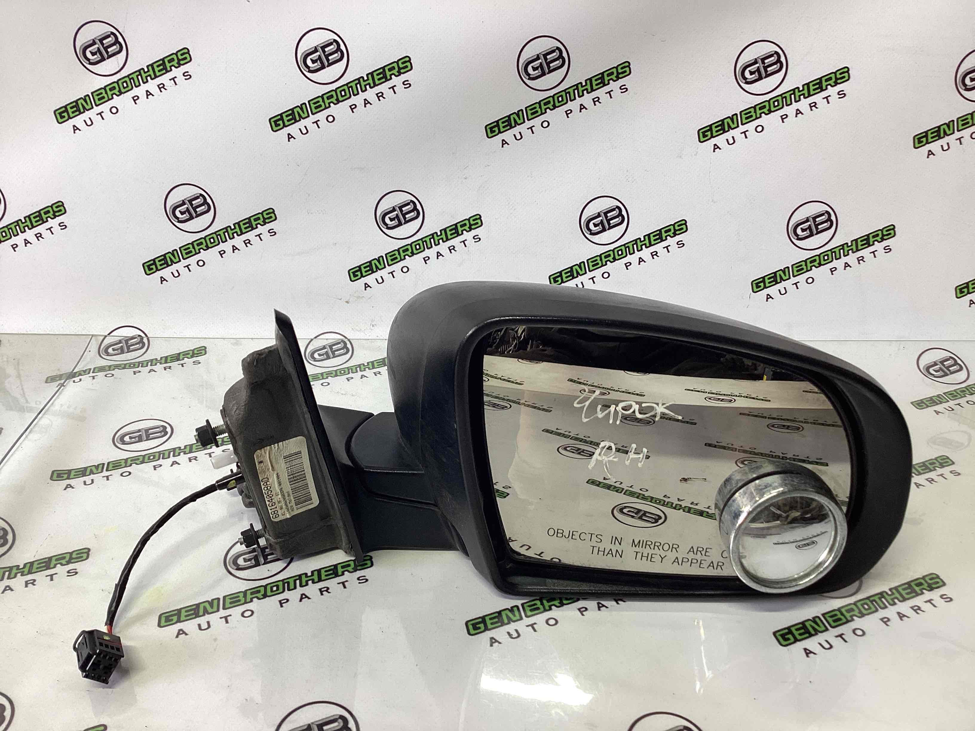 Дзеркало зовнішнє праве