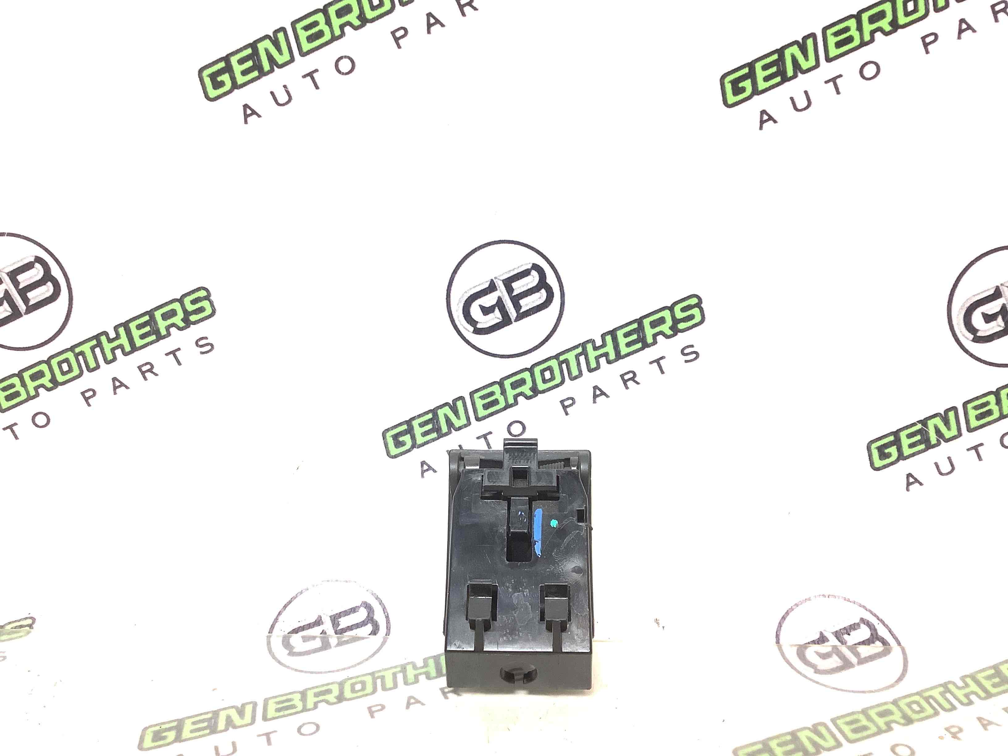 Ручка відкривання капота