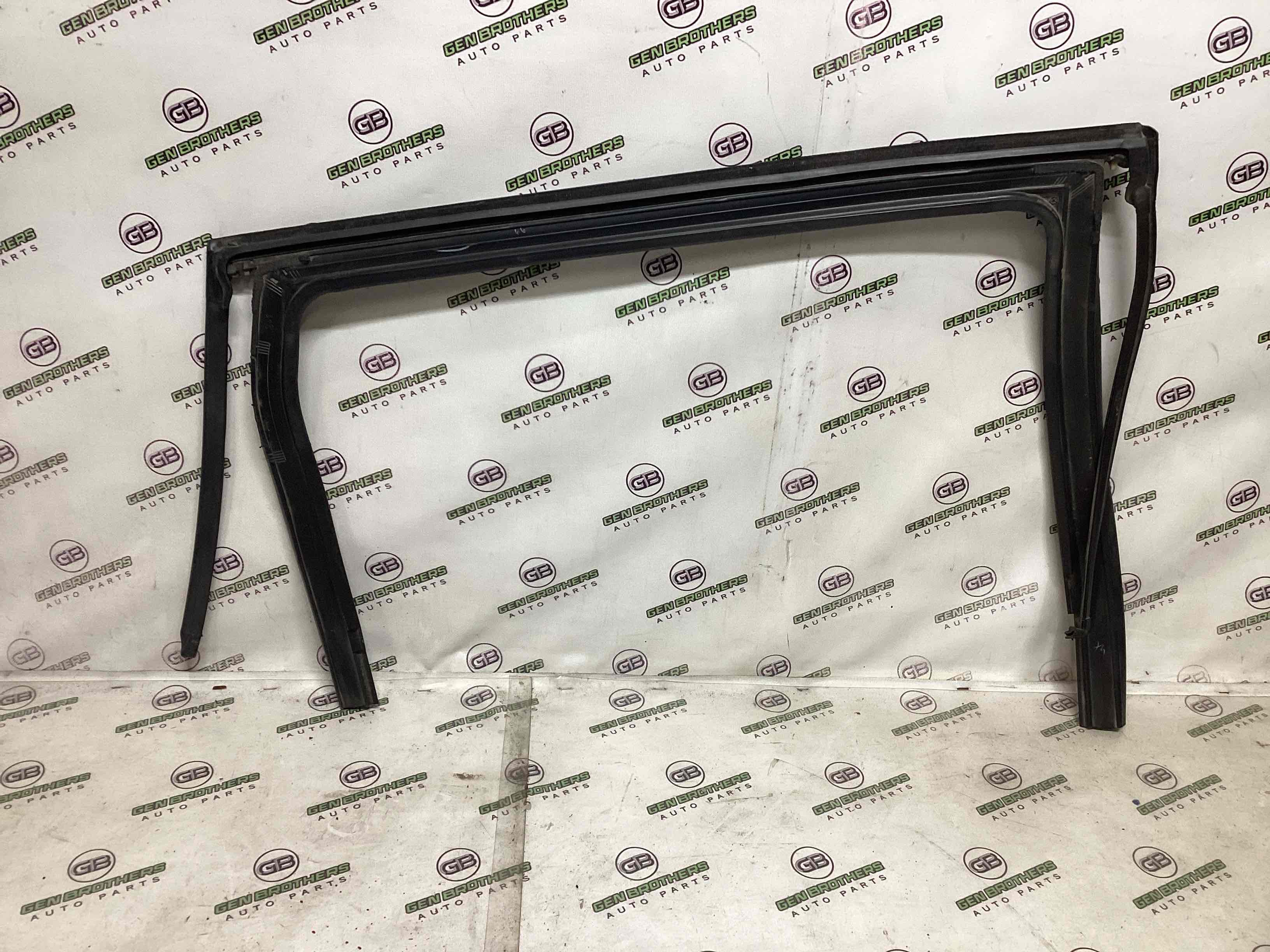 Ущільнювач скла, двері