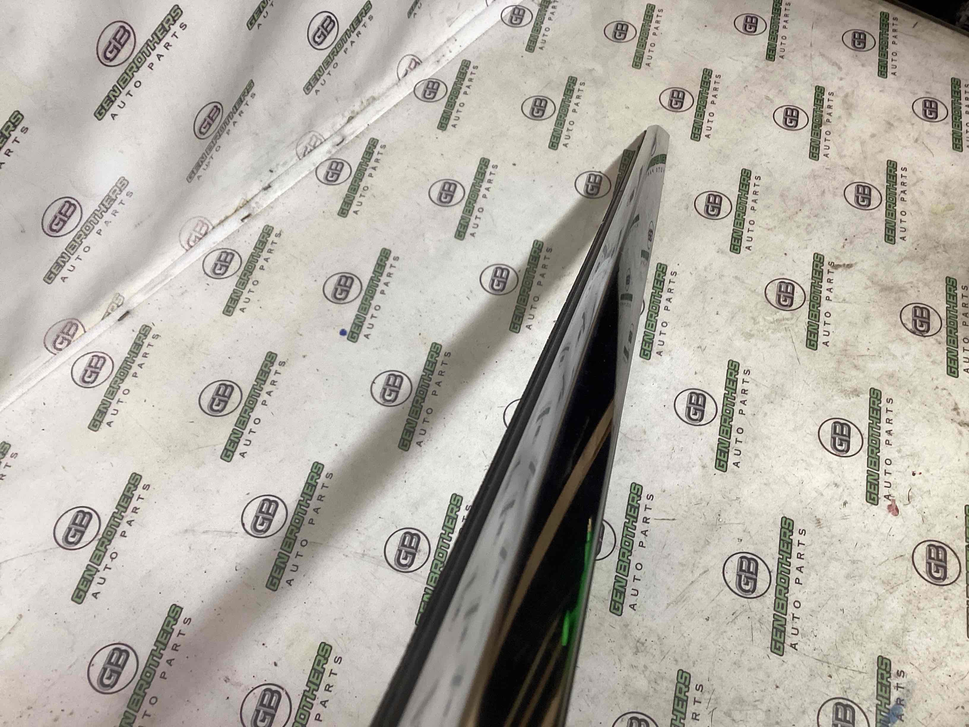 Ущільнювач скла, двері