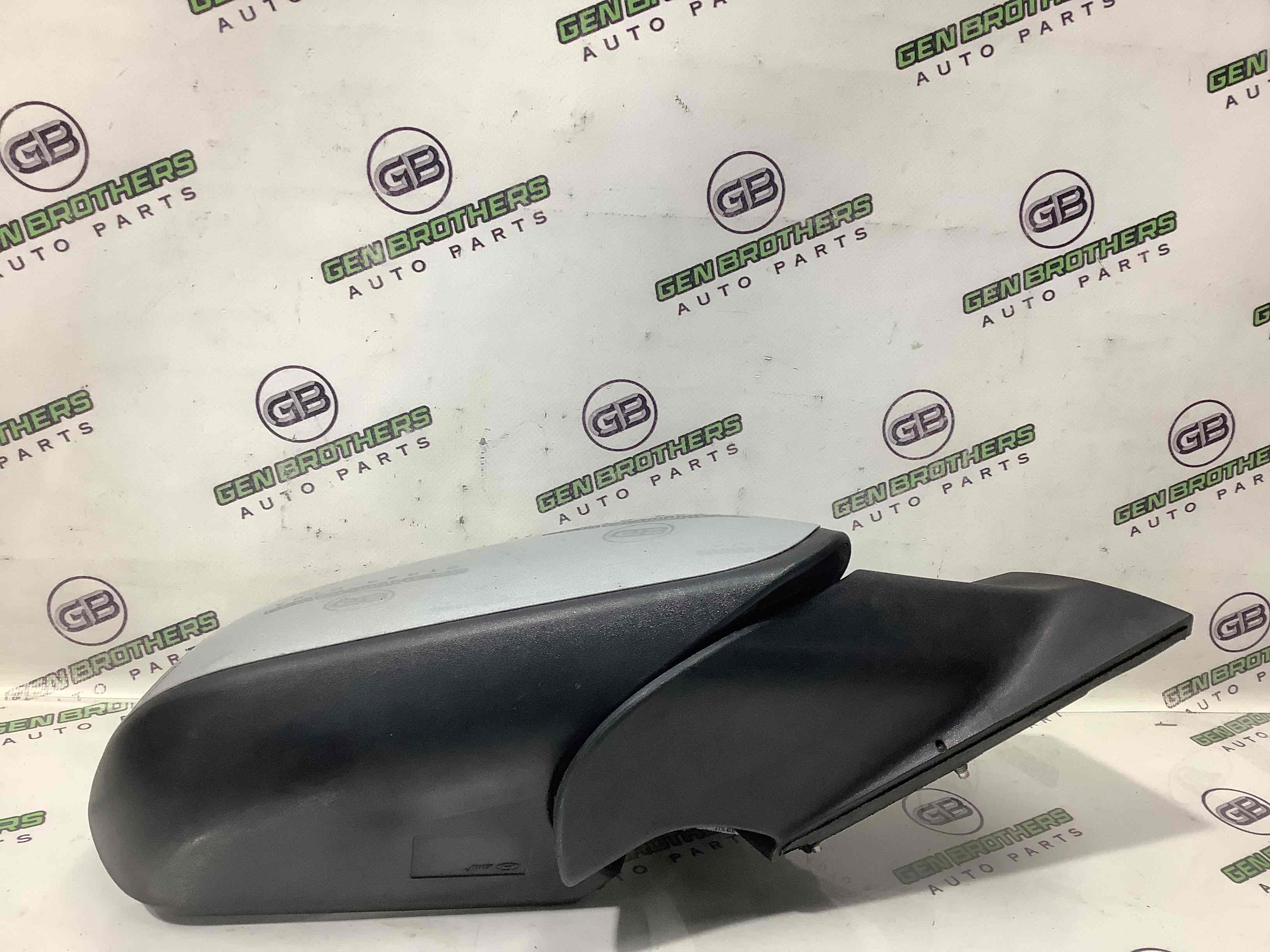 Дзеркало зовнішнє праве