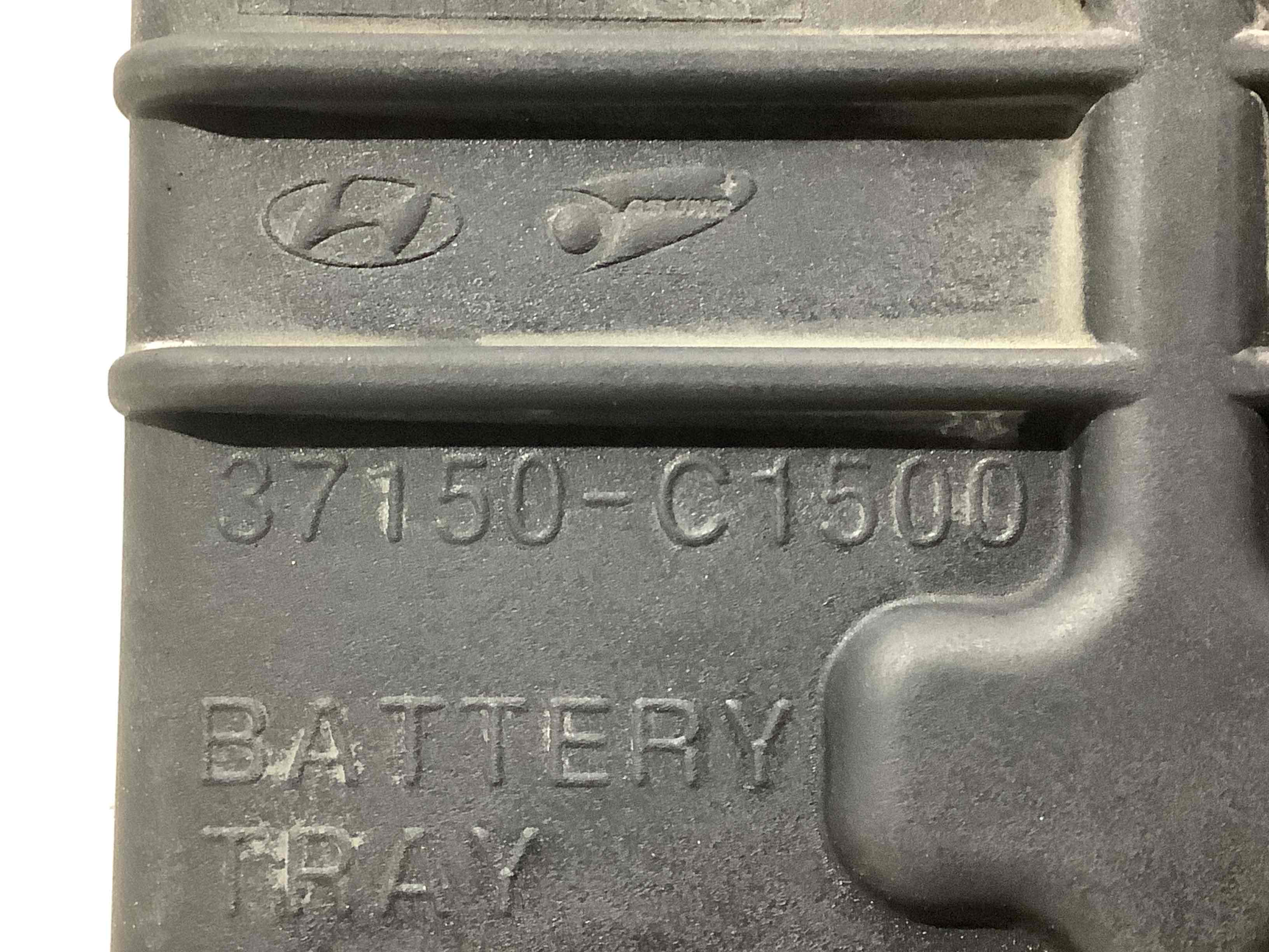 Полиця акумулятора, кришка, кріплення майданчик АКБ