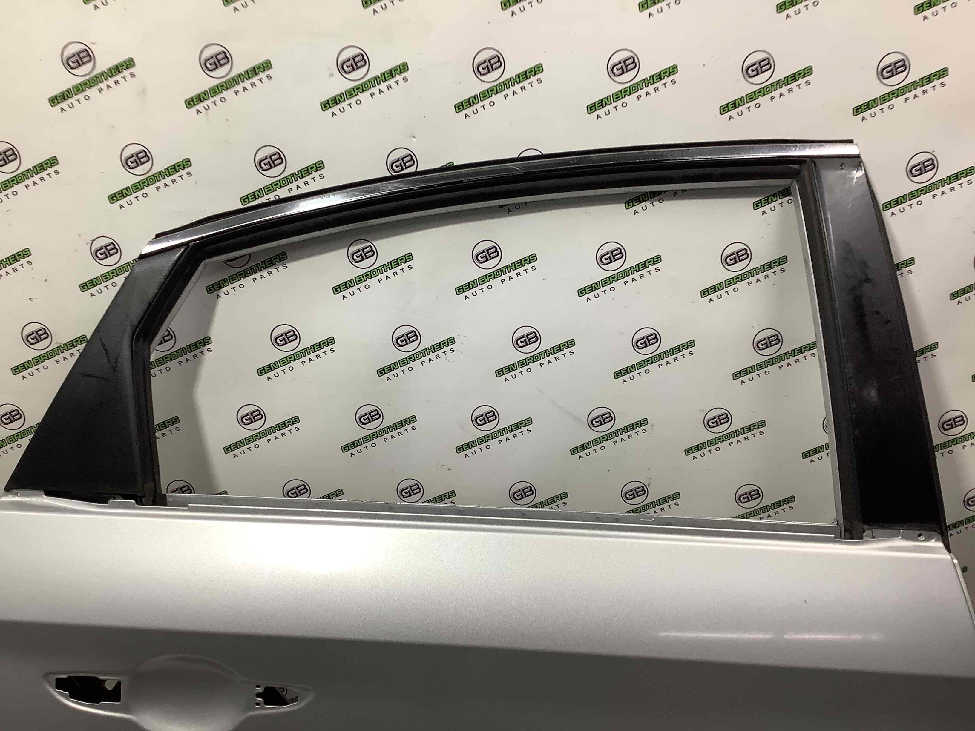 Двері задні права