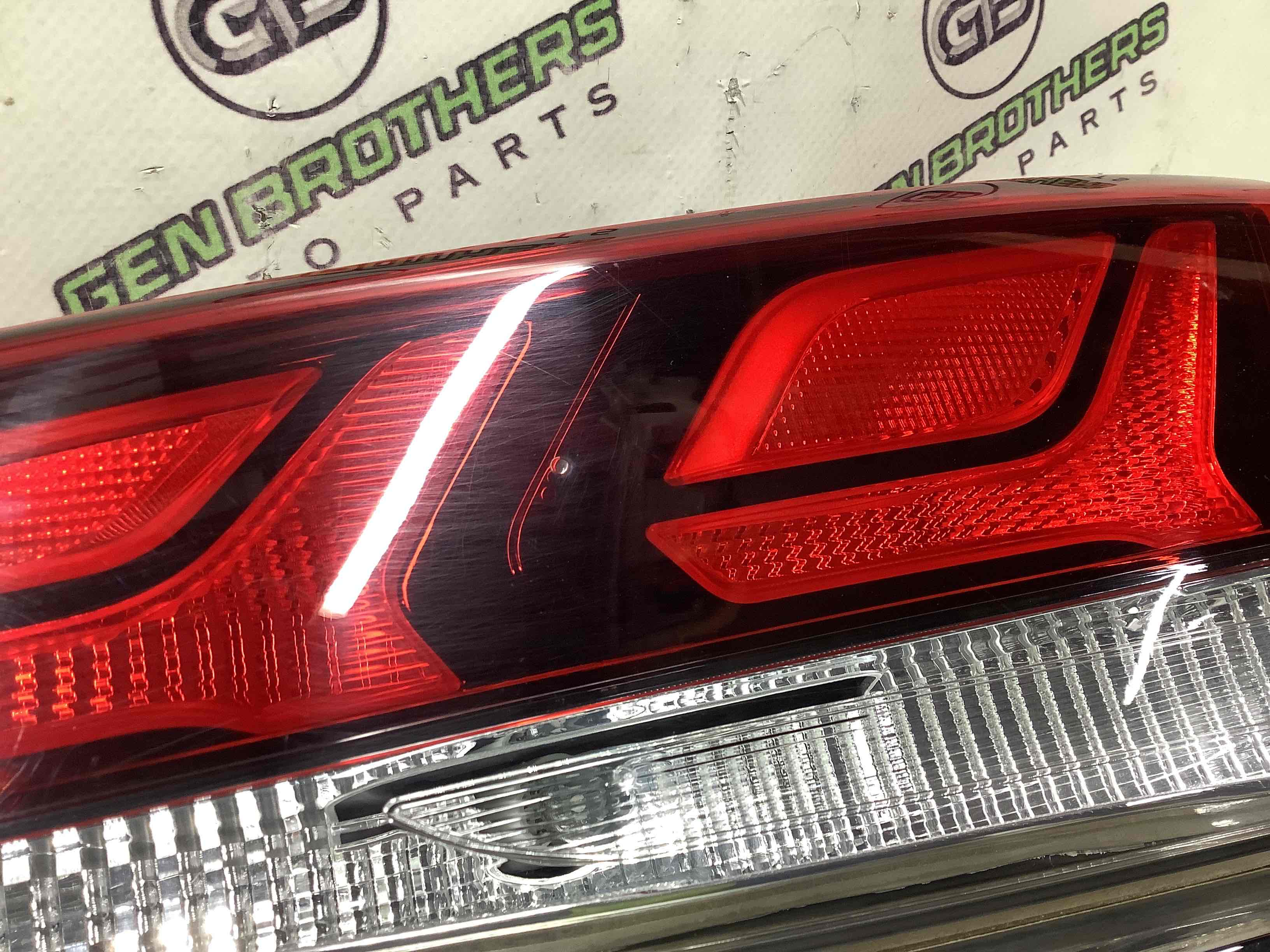 Ліхтар задній правий