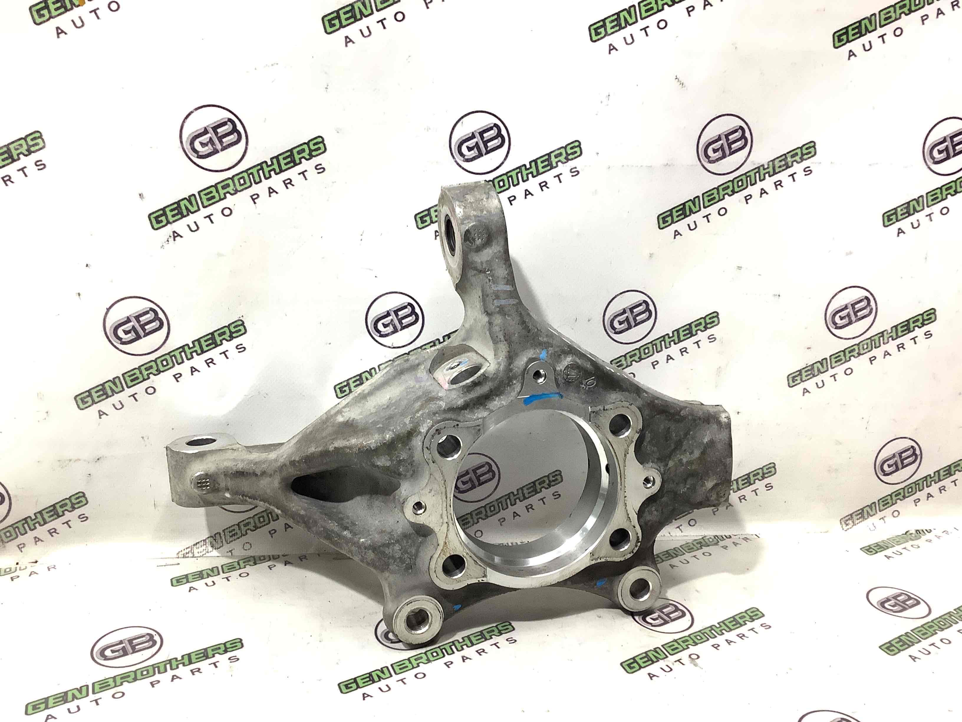 Кулак поворотний лівий