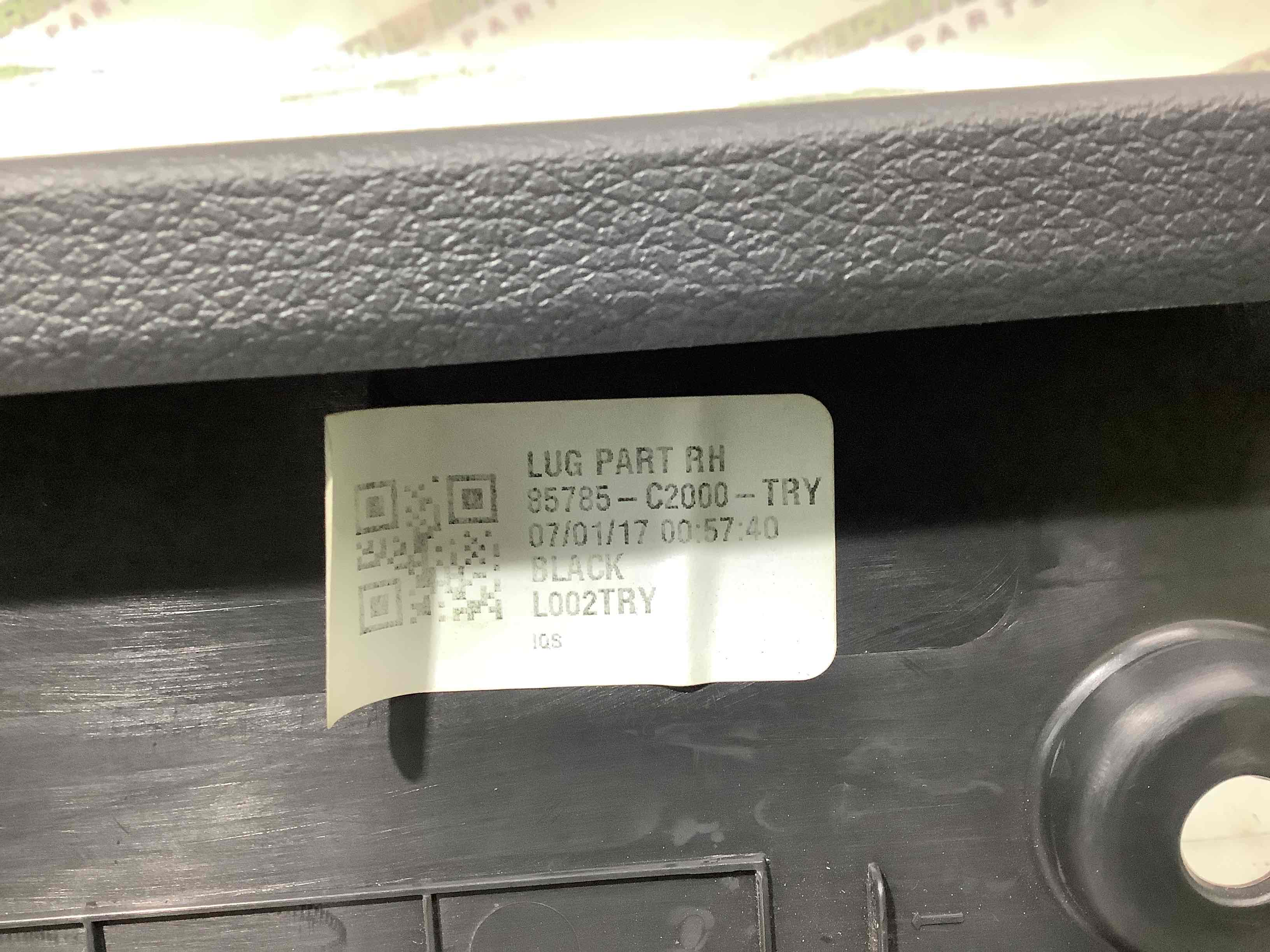 Елементи оздоблення багажника