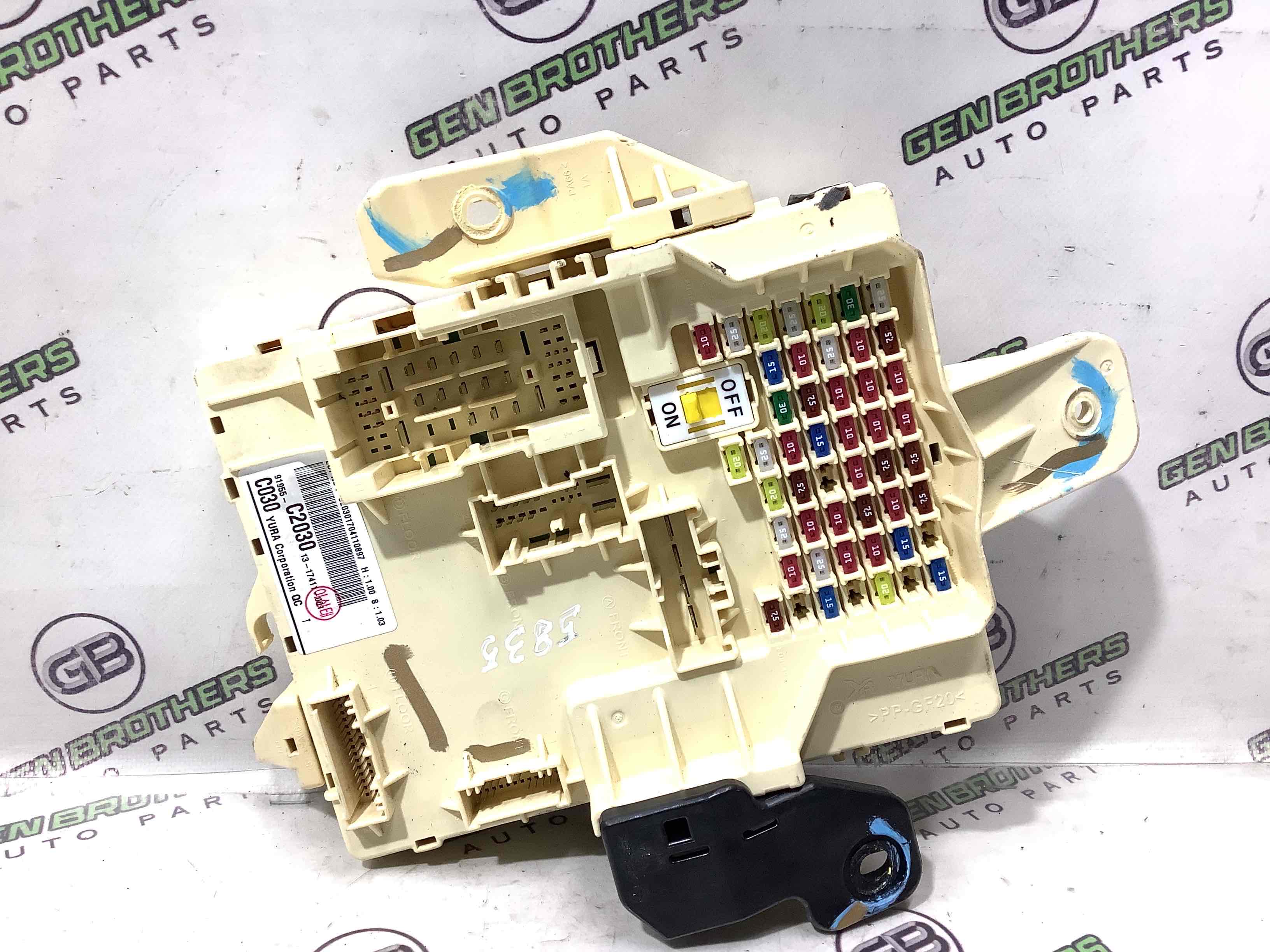 Блок запобіжників (блок реле)