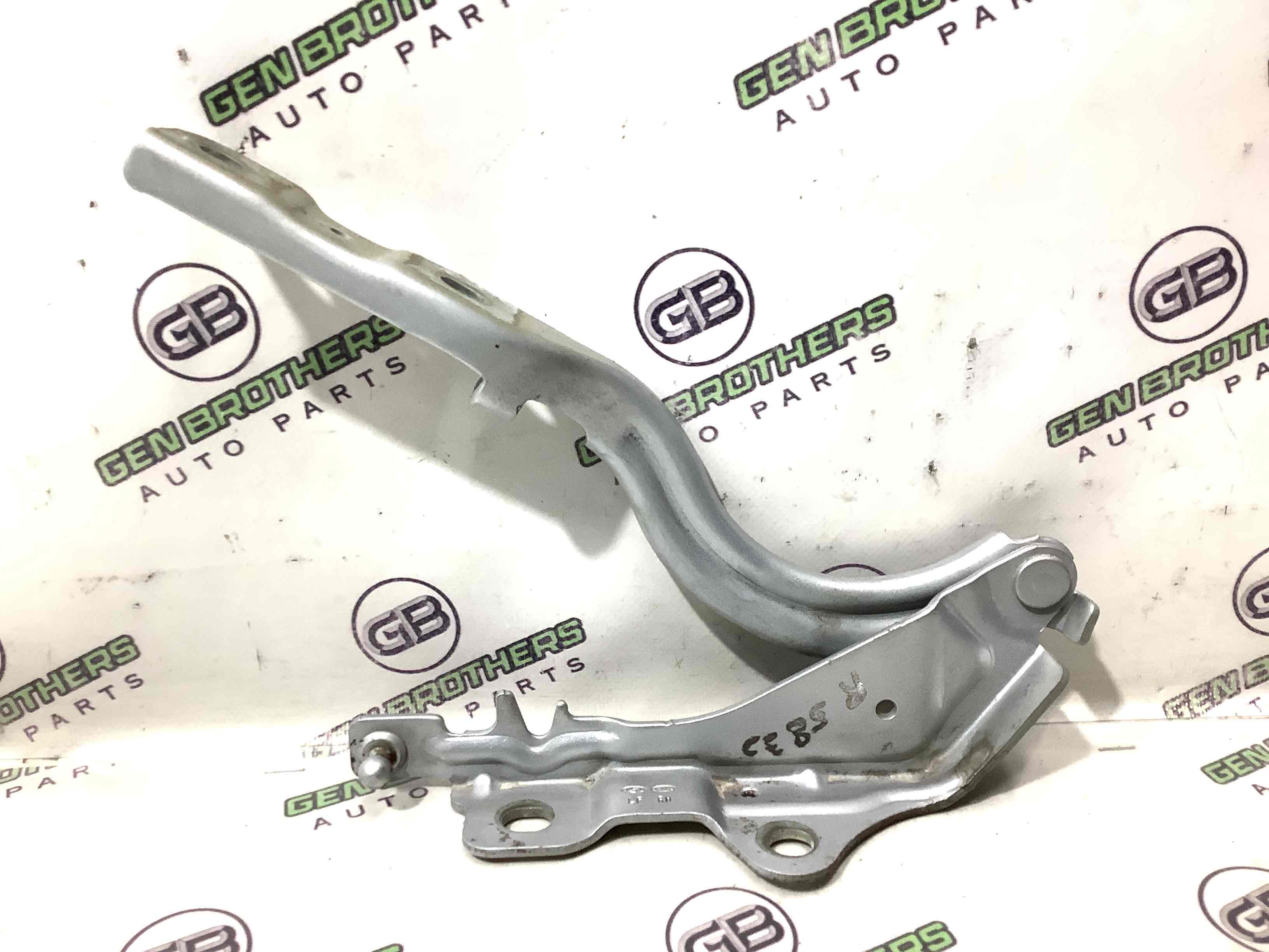 Петля капота, кронштейн капота