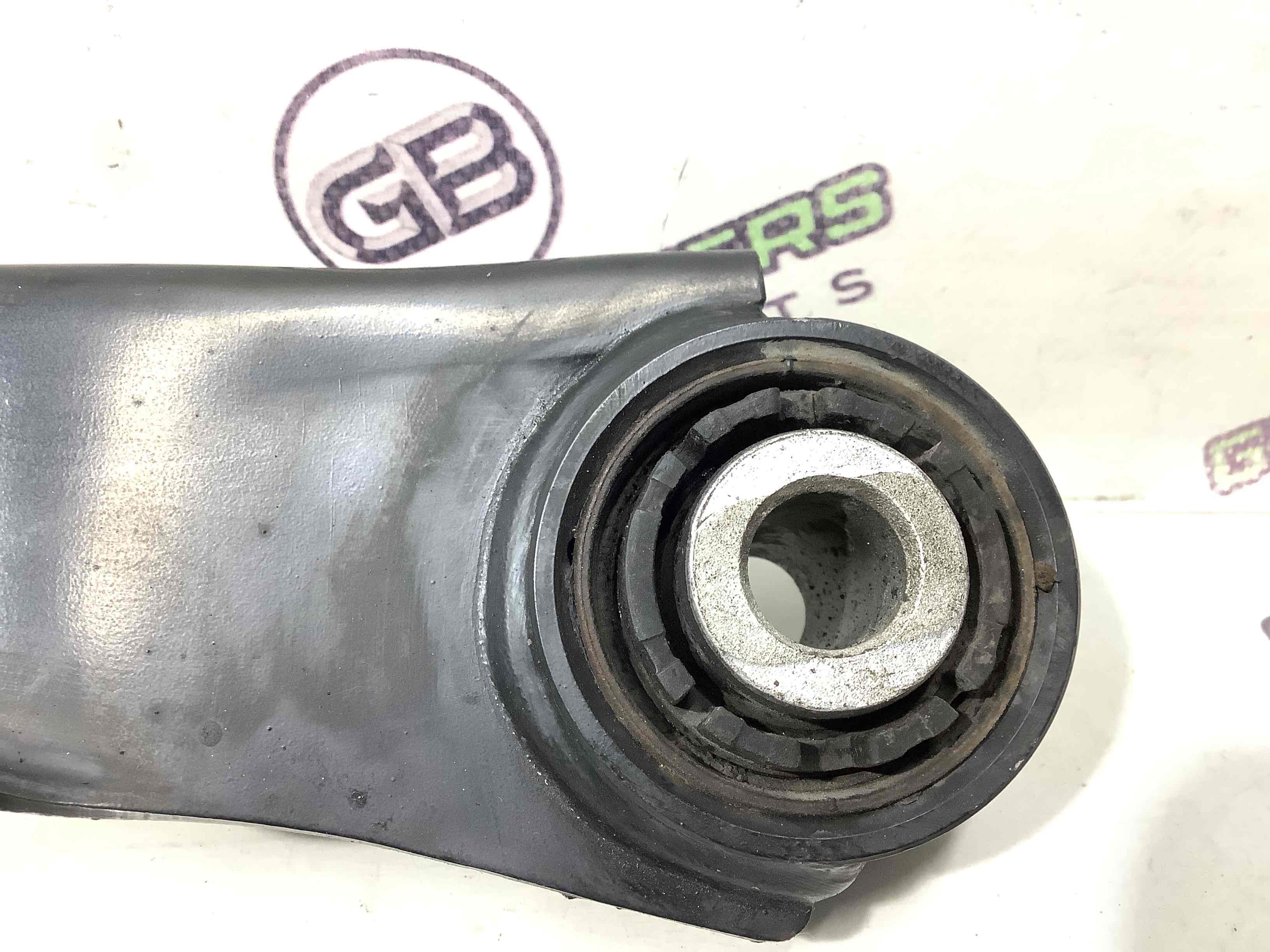 Важіль задній правий