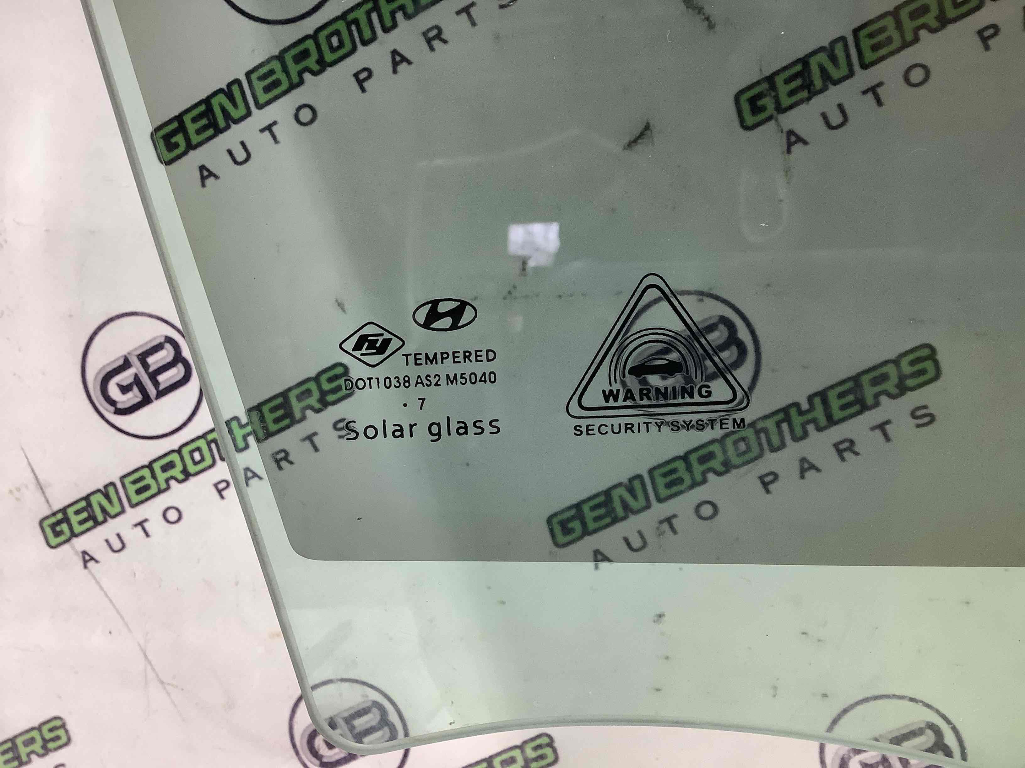 Скло переднє праве