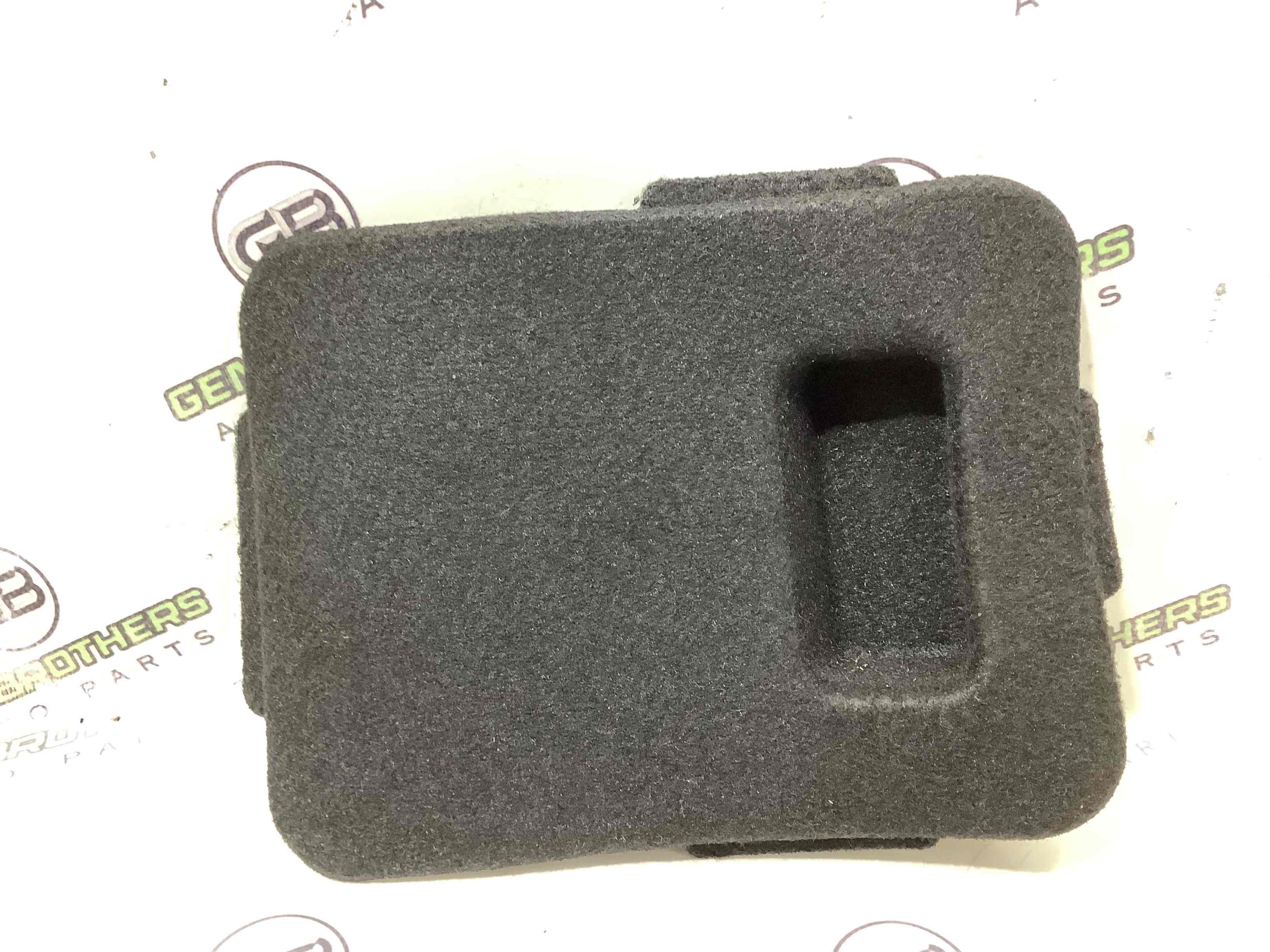 Елементи оздоблення багажника